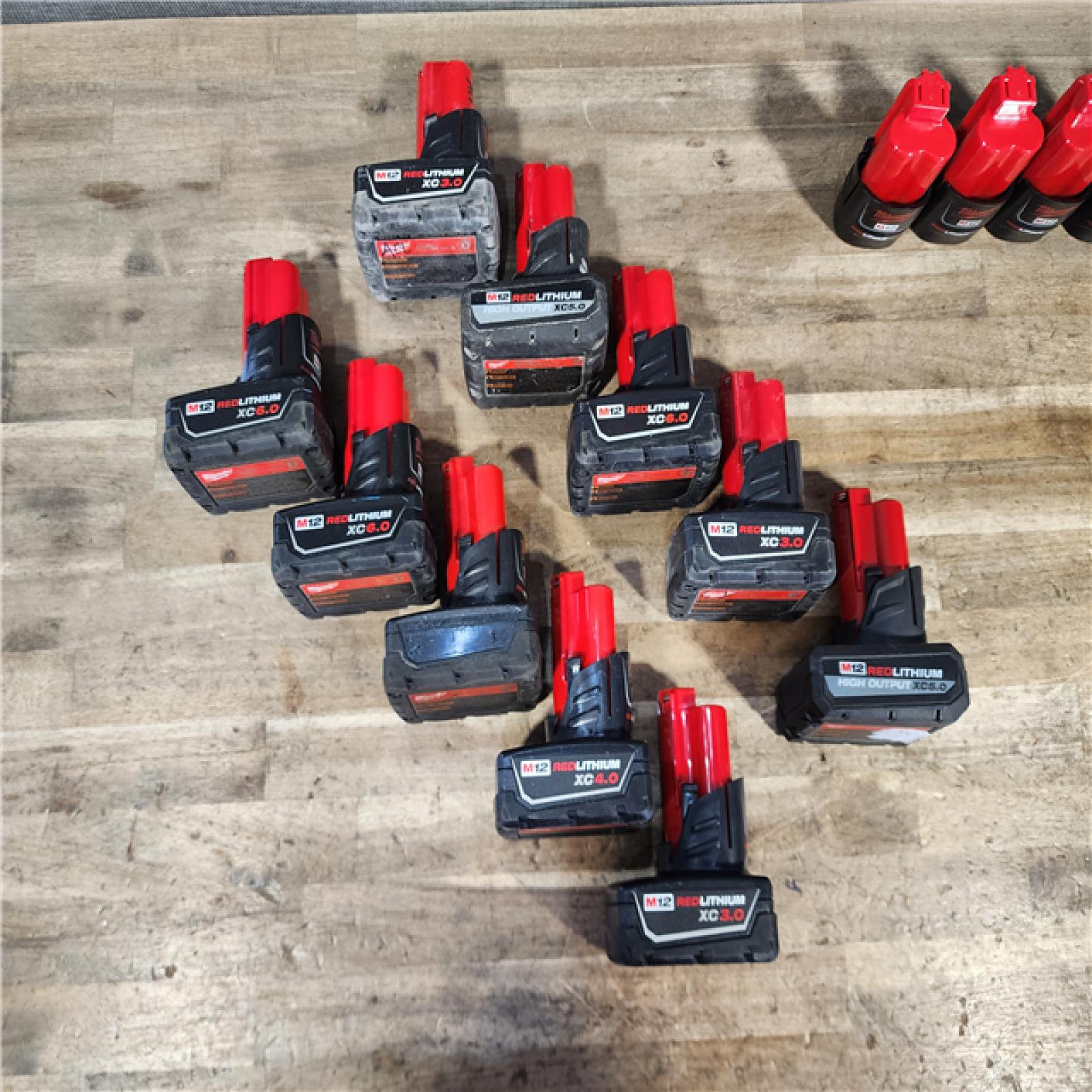 HOUSTON LOCATION - AS-IS MILWAUKEE BATTERY PACK QTY - 15