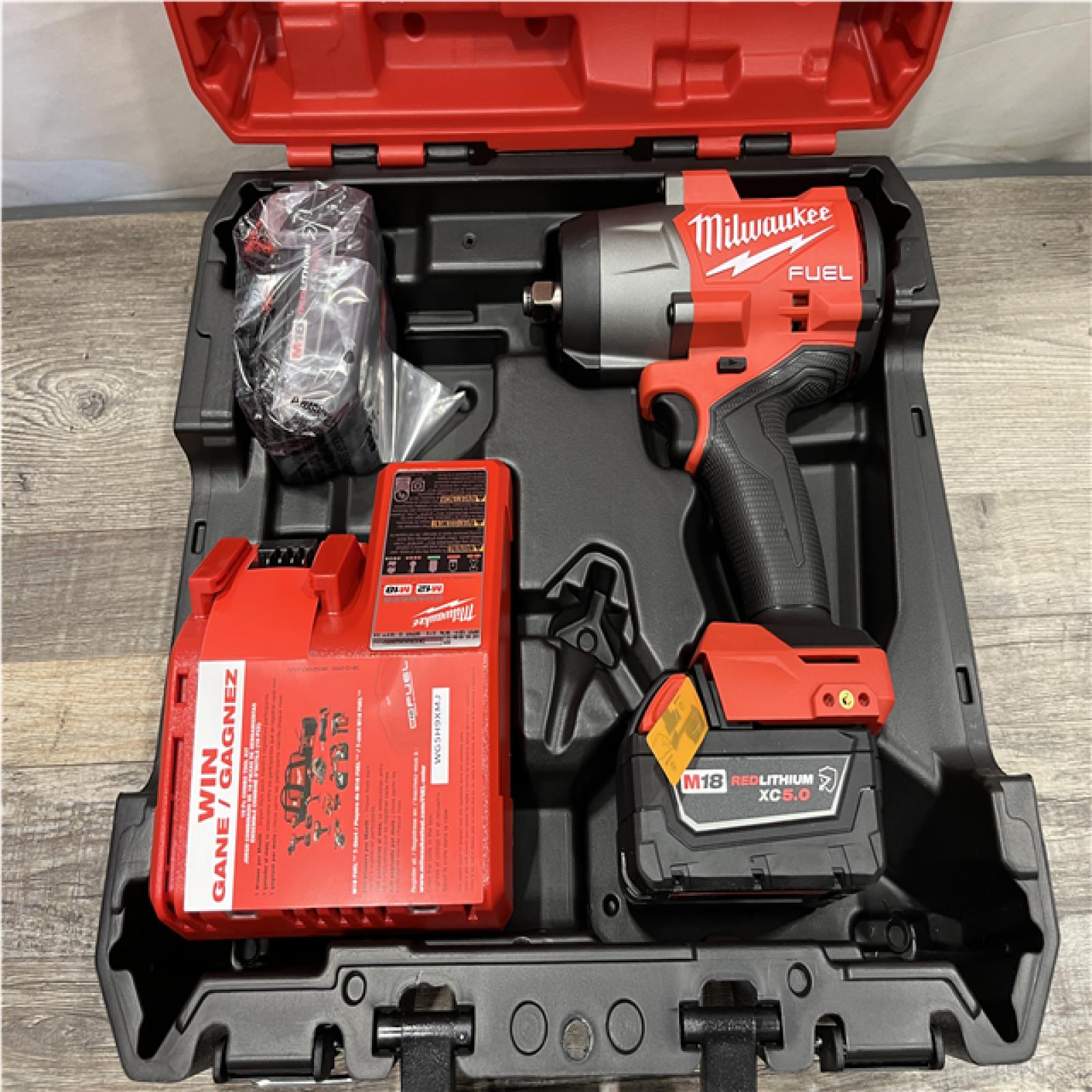 NEW - Milwaukee FUEL 18V Lithium-Ion Brushless Cordless High-Torque 1/2 in. Impact Wrench w/Friction Ring Kit