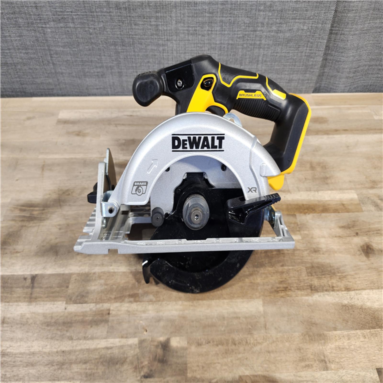 HOUSTON LOCATION - AS-IS DeWALT DCS565B 20V Max Brushless 6.5   Cordless Circular Saw (TOOL ONLY)