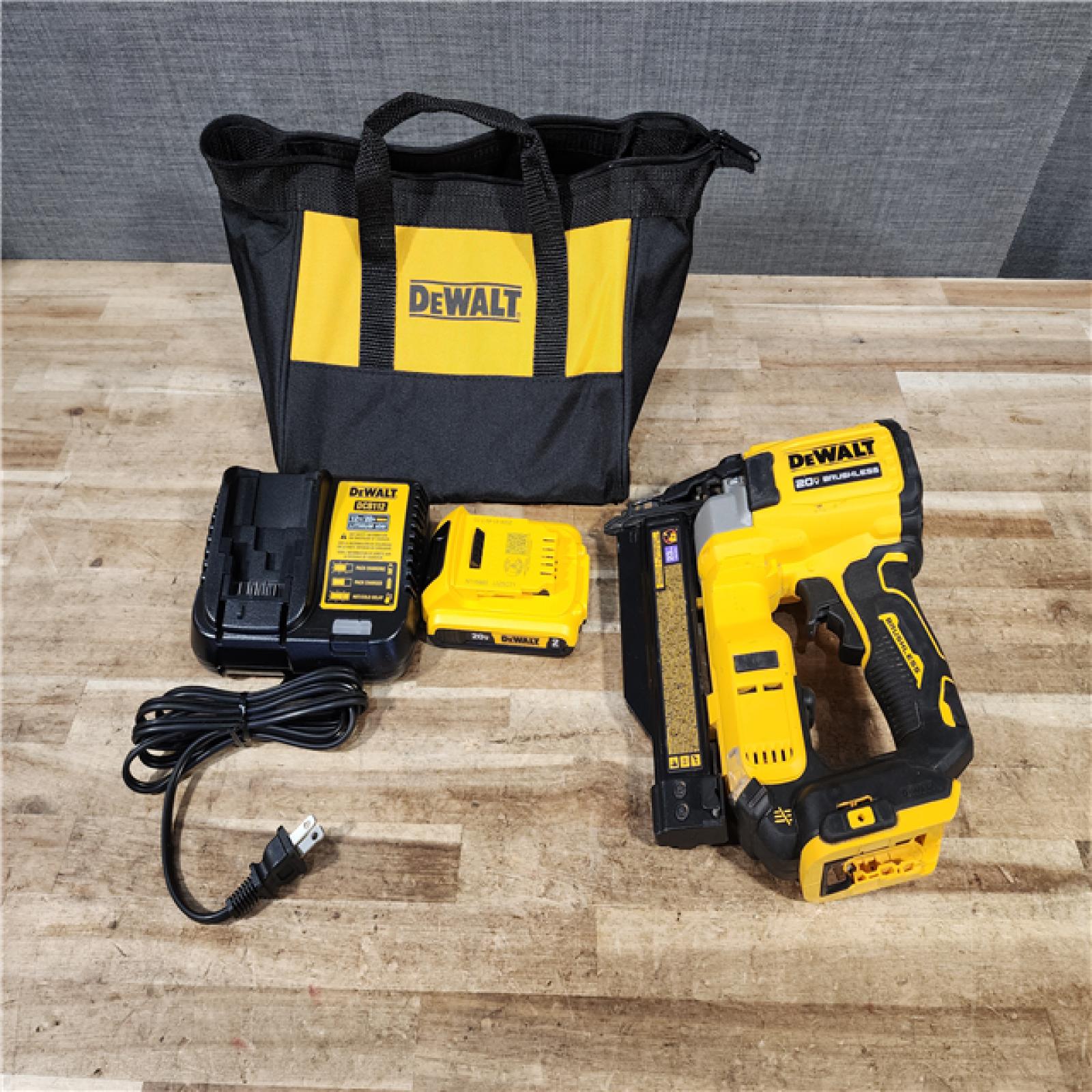 HOUSTON LOCATION - AS - IS DEWALT ATOMIC 20V MAX Lithium Ion Cordless 23 Gauge Pin Nailer Kit