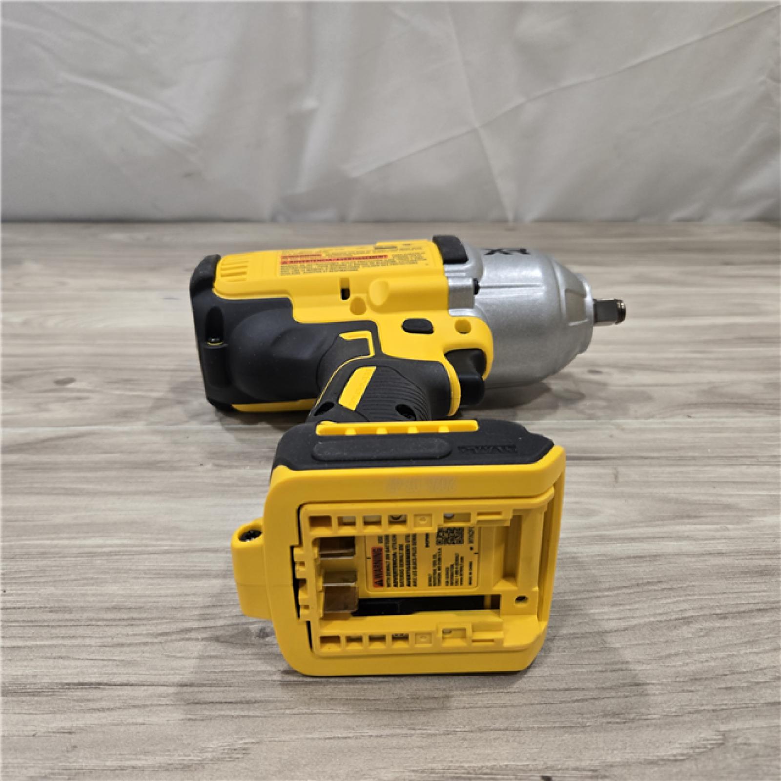 AS-IS Dewalt 20V MAX Cordless 1/2 in. Impact Wrench Kit
