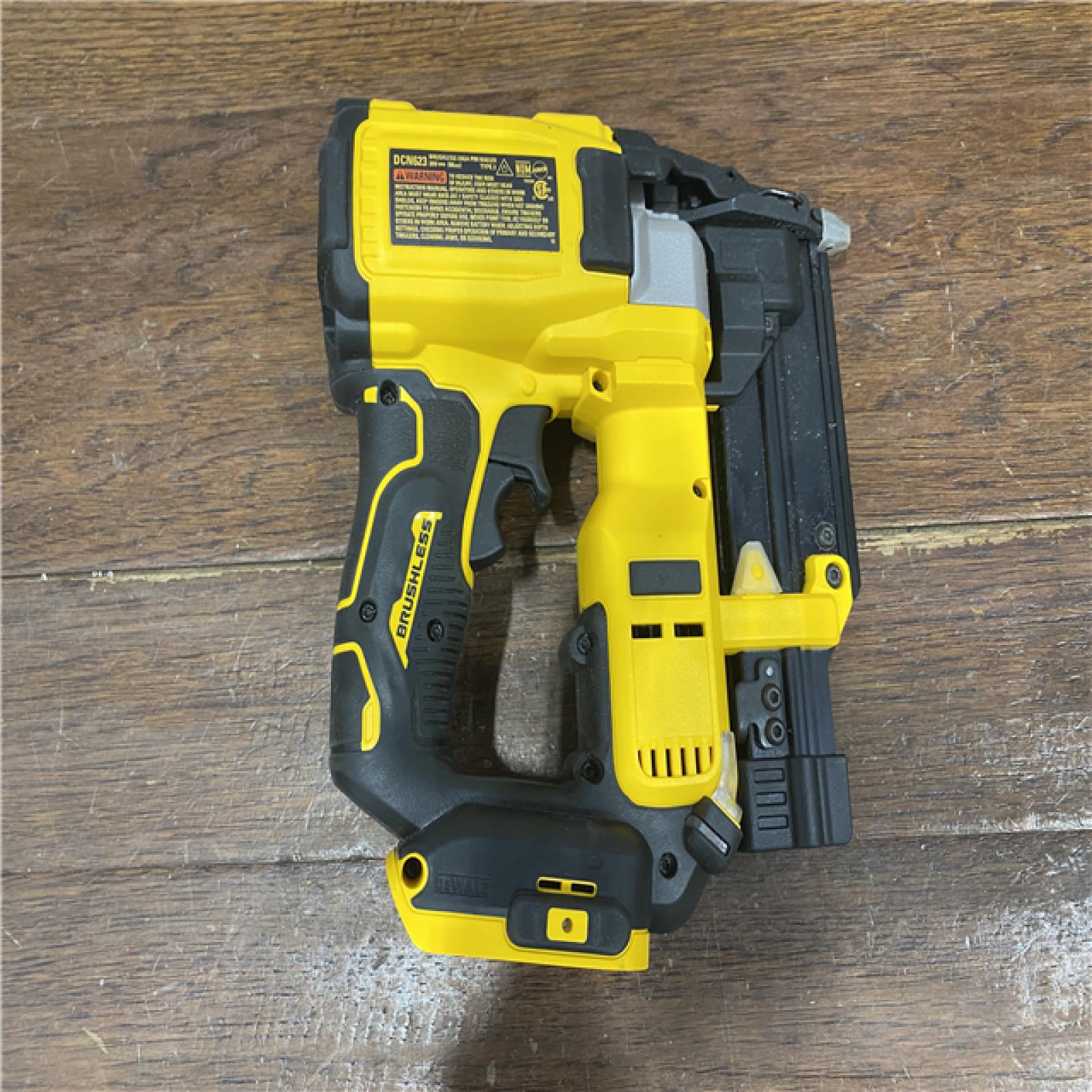 AS-IS DEWALT ATOMIC 20V MAX Lithium Ion Cordless 23 Gauge Pin Nailer Kit with 3.0Ah Battery and Charger