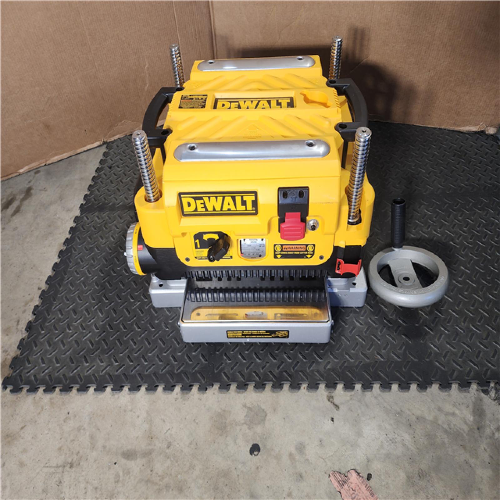 HOUSTON LOCATION - AS-IS DEWALT 15 Amp Corded 13 in. Heavy-Duty 2-Speed Bench Planer