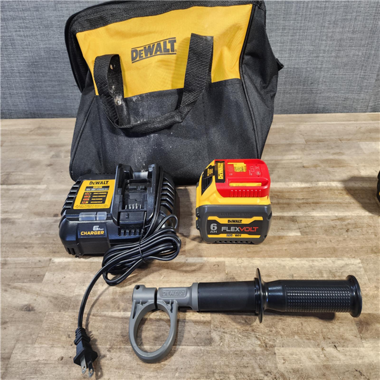 HOUSTON LOCATION - AS-IS Dewalt DCD999B 20V MAX Flexvolt 1/2 Cordless Hammer Drill W/ BATTERY & CHARGER