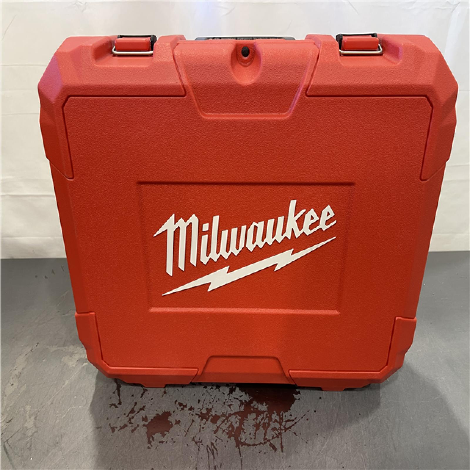 AS-IS - Milwaukee M12 12-Volt Lithium-Ion Cordless Green 250 ft. 3-Plane Laser Level Kit