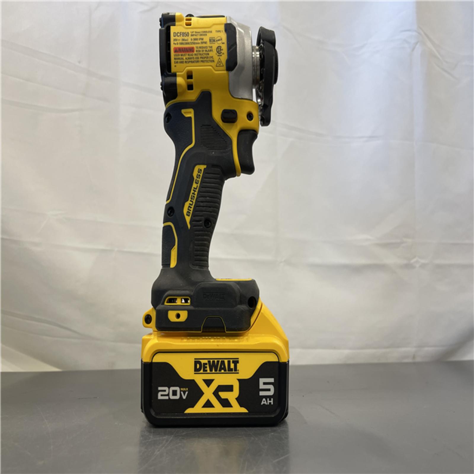 AS-IS - DeWalt 20V MAX ATOMIC 1/4 in. Cordless Brushless 3-Speed Impact Driver Kit