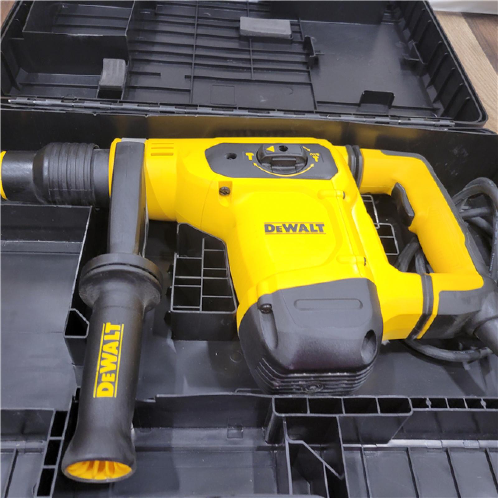 AS-IS DEWALT 10.5 Amp 1-9/16 in. Corded SDS-MAX Combination Concrete/Masonry Rotary Hammer with SHOCKS and Case