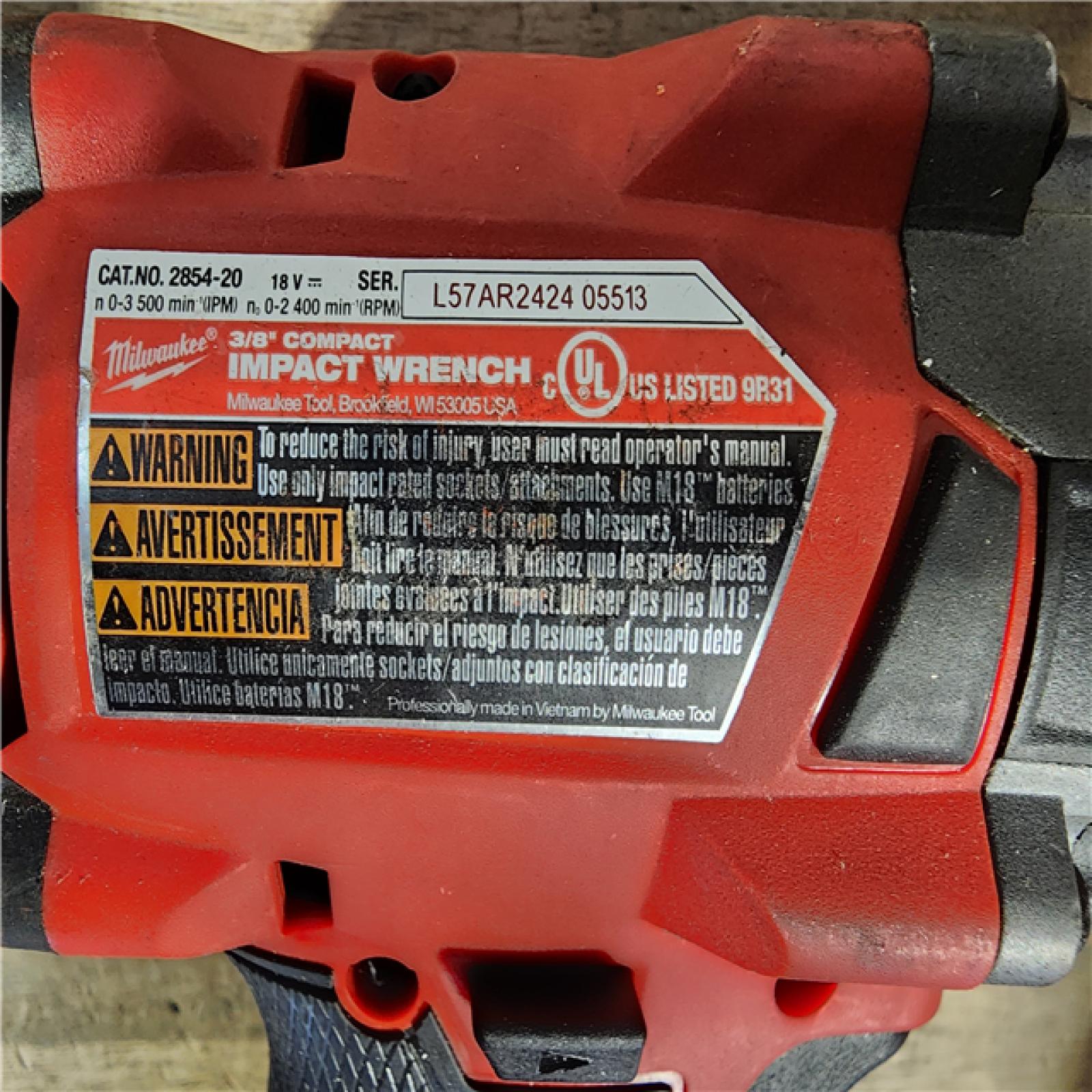 HOUSTON LOCATION - AS-IS MILWAUKEE 3 TOOL COMBO KIT W/ (2) BATTERY & CHARGER