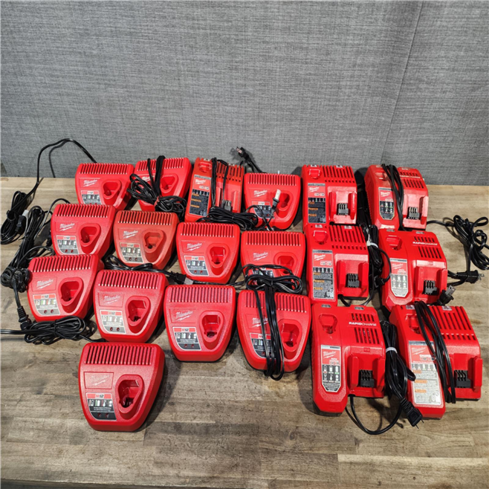HOUSTON LOCATION - AS-IS MILWAUKEE BATTERY CHARGER PACK QTY - 19