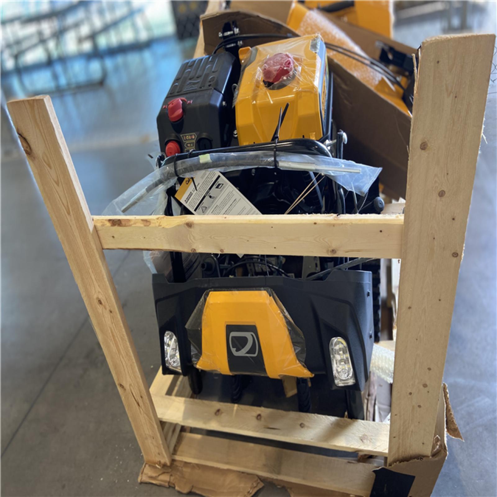 DALLAS LOCATION - Cub Cadet 3 x 30 in. TRAC 420cc Gas 3-Stage Snow Blower with Intelli Power Engine