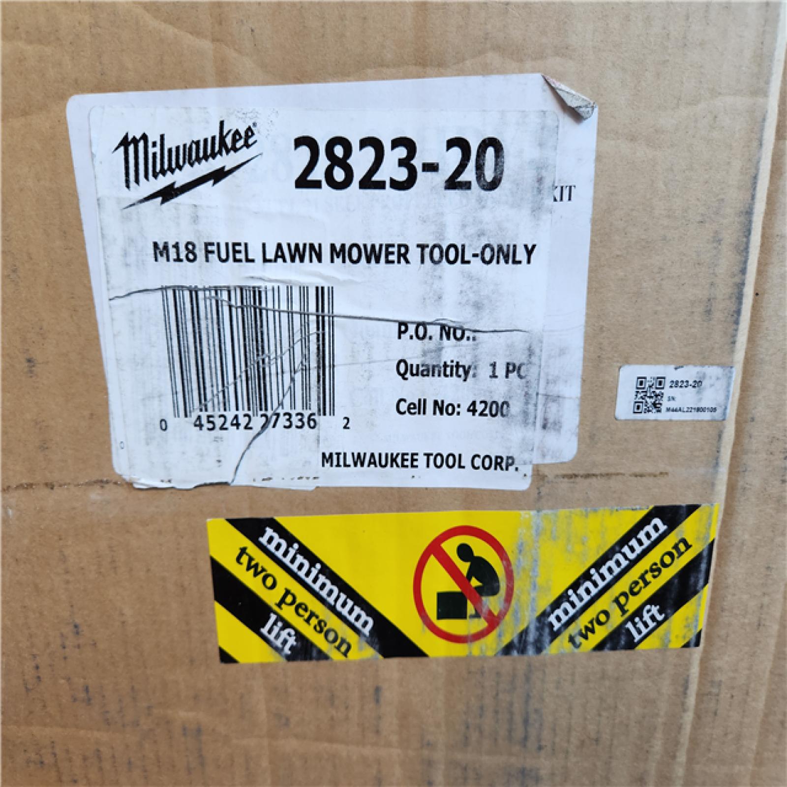 NEW! Milwaukee M18 FUEL 2823-20 21 in. 18 V Battery Self-Propelled Lawn Mower (Tool Only)