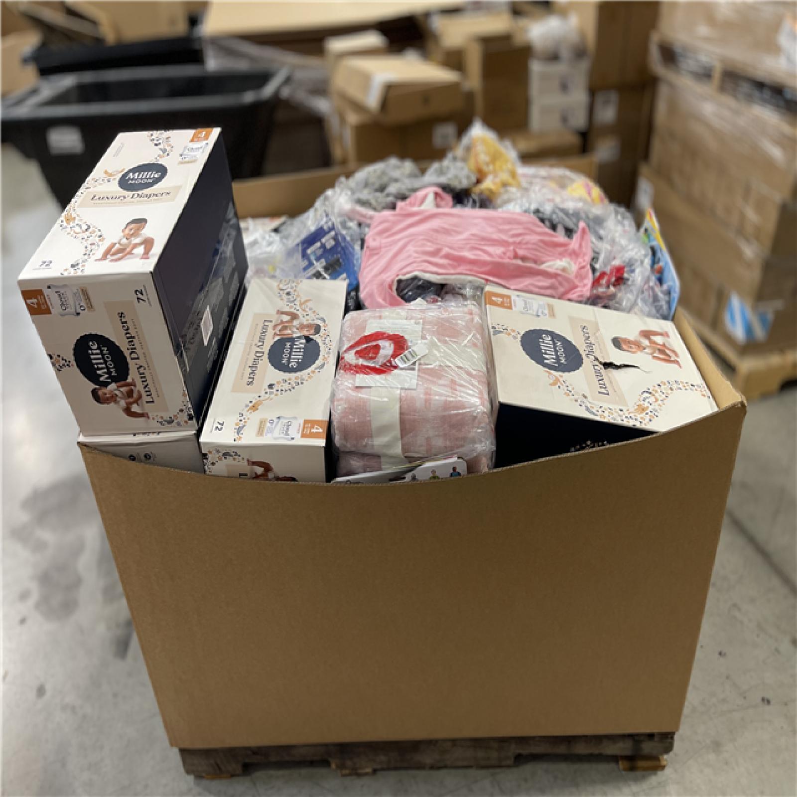 DALLAS LOCATION- NEW!- BULLSEYE MIXED APPAREL PALLET -(400 UNITS)