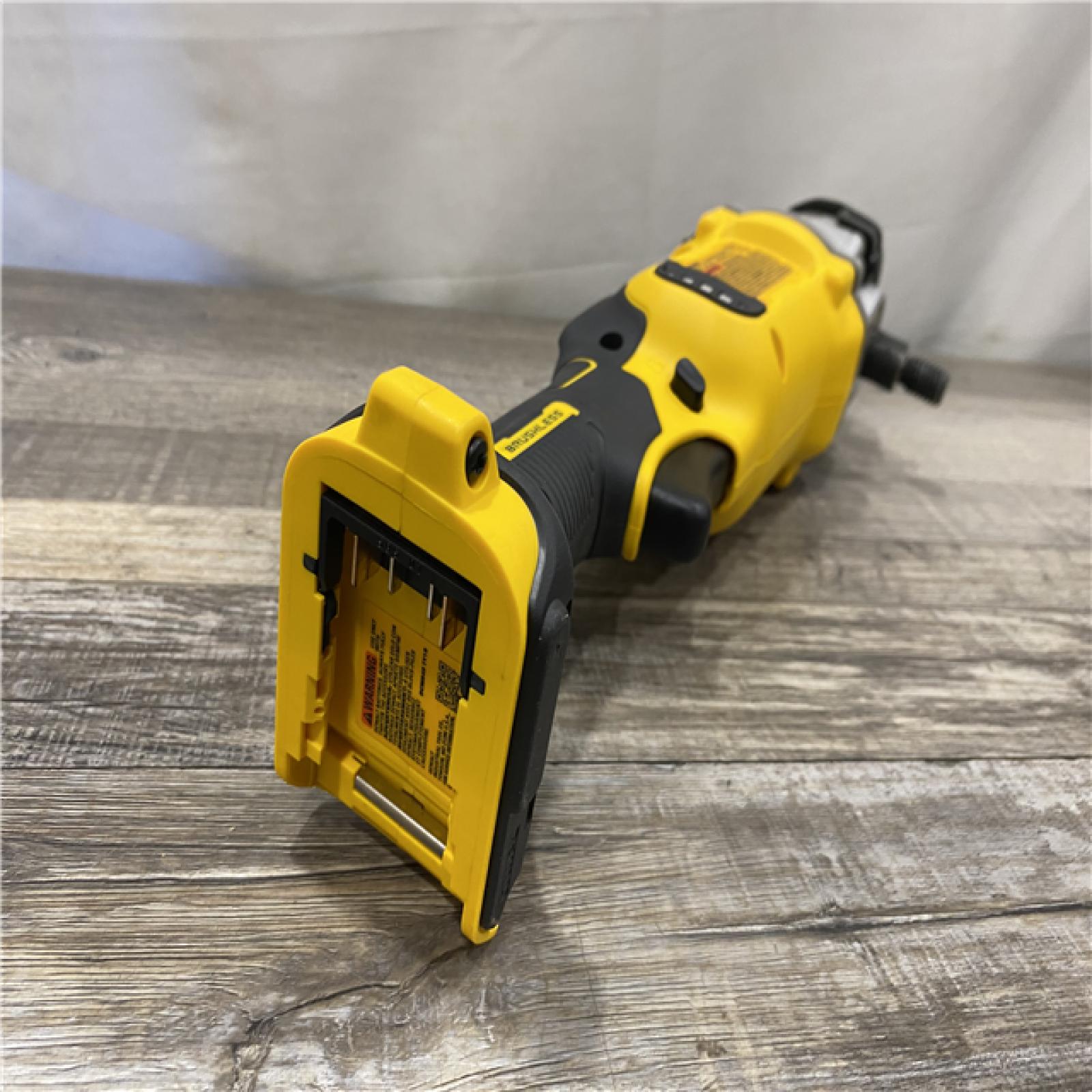 AS-IS DEWALT 20V MAX XR Cordless Brushless 7 in. Variable Speed Rotary Polisher (Tool Only)