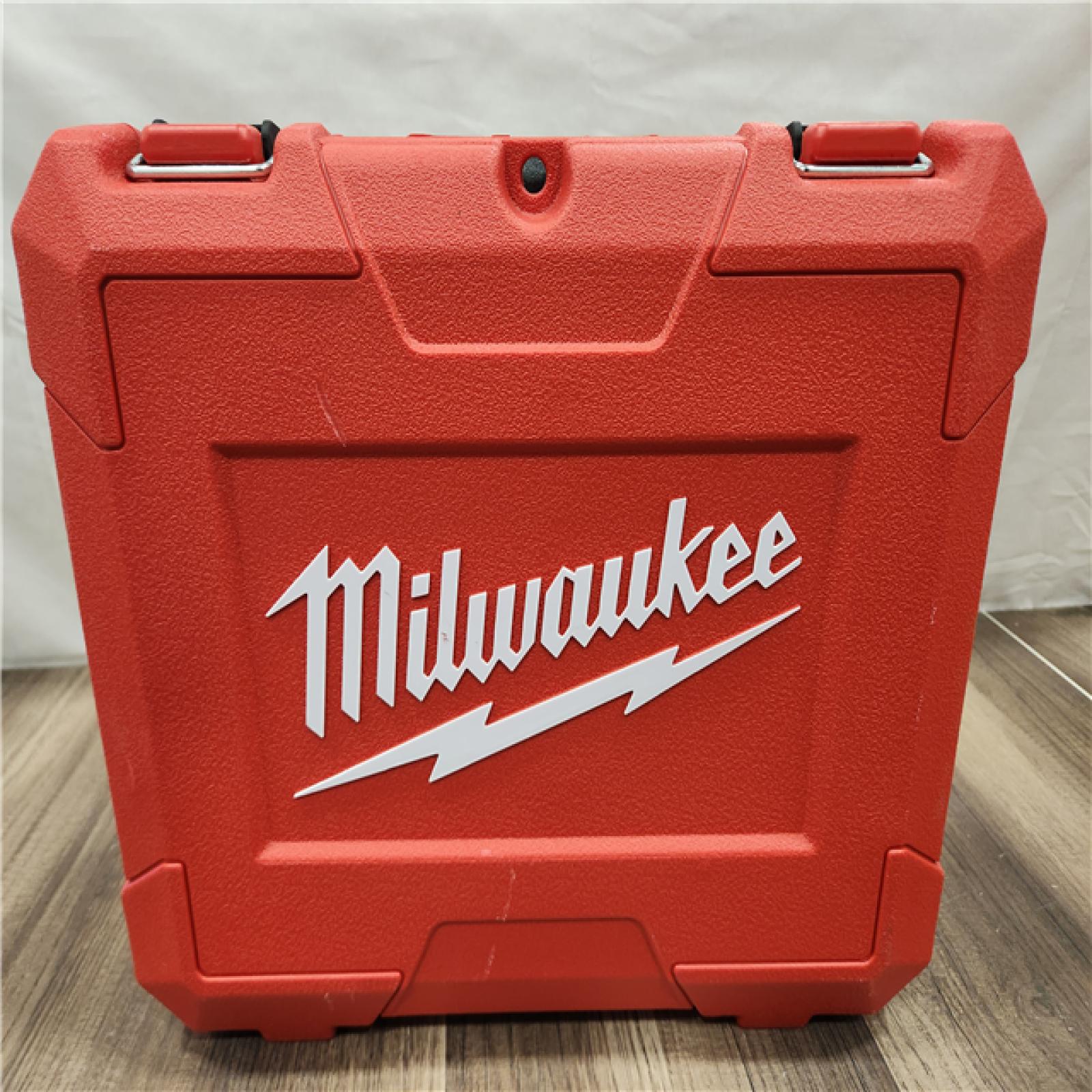 AS-IS- Milwaukee M12 12-Volt Lithium-Ion Cordless PEX Expansion Tool Kit with (2) 1.5 Ah Batteries  (3) Expansion Heads and Hard Case