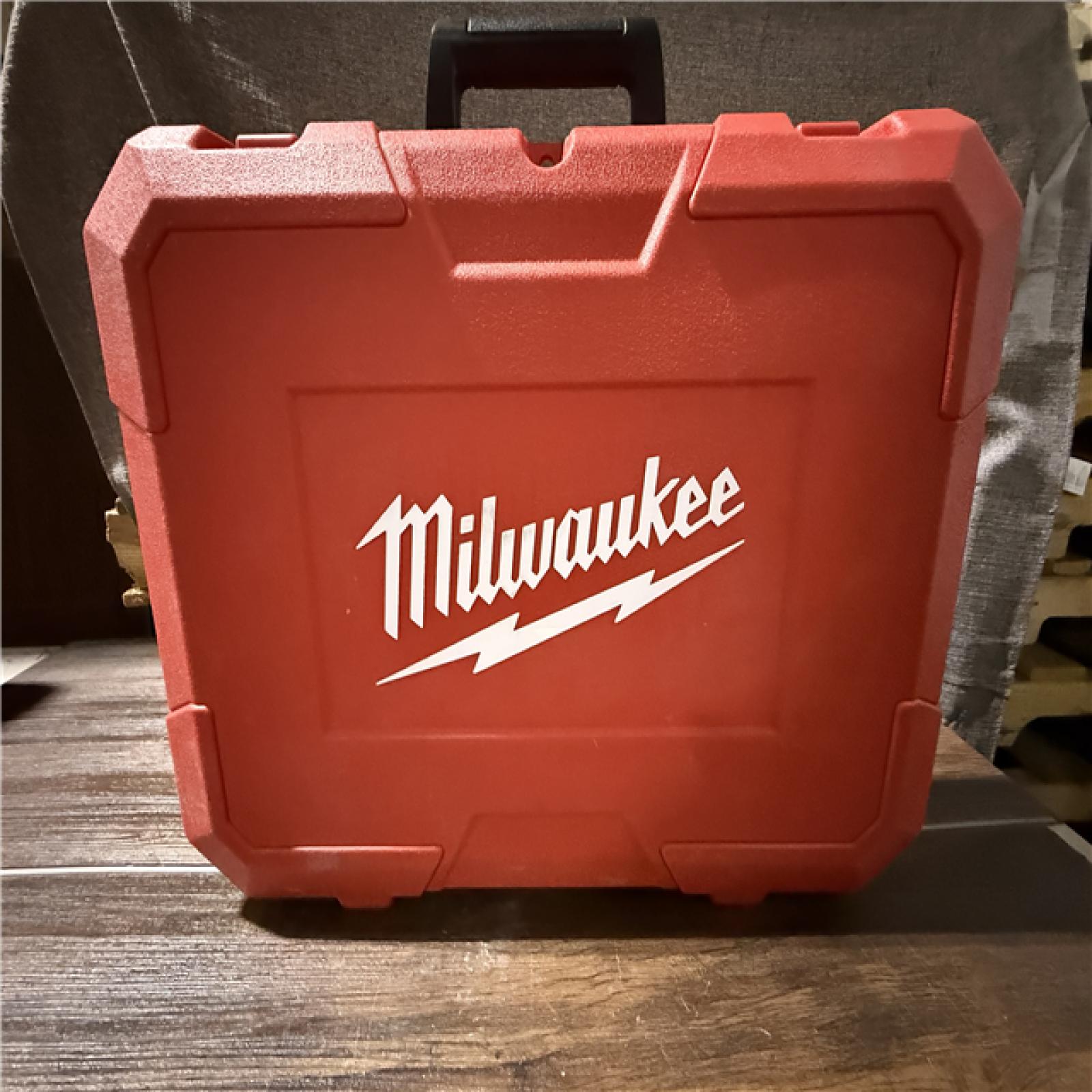 California AS-IS Milwaukee M18 Short Throw Press Tool Kit with Pex Crimp Jaws, (2) Batteries, Charger & Hard Case