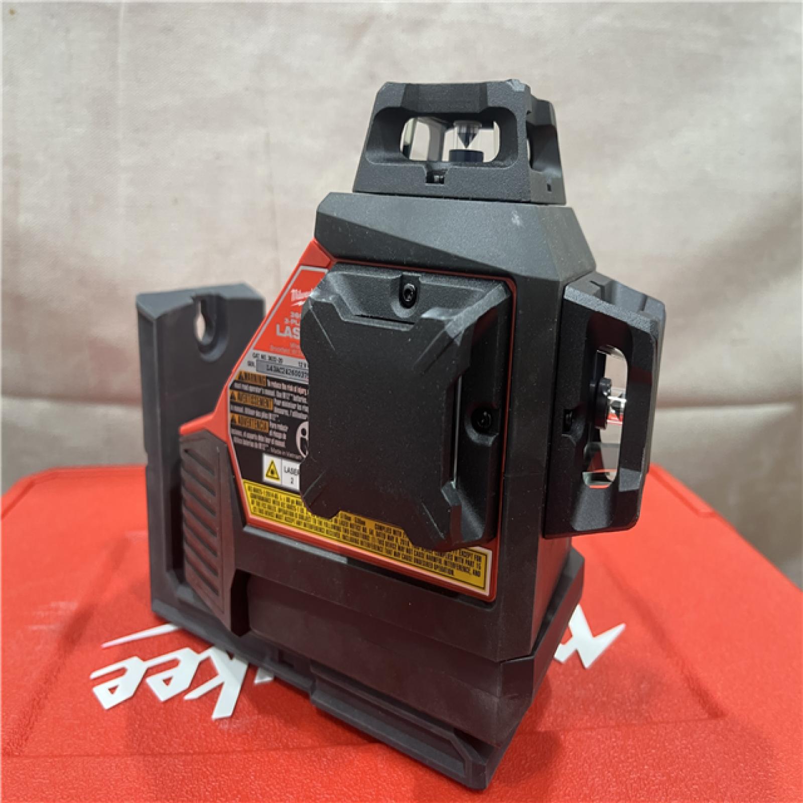 AS-IS Milwaukee-3632-21 M12 Green Beam Laser 360Â° 3-Plane Kit