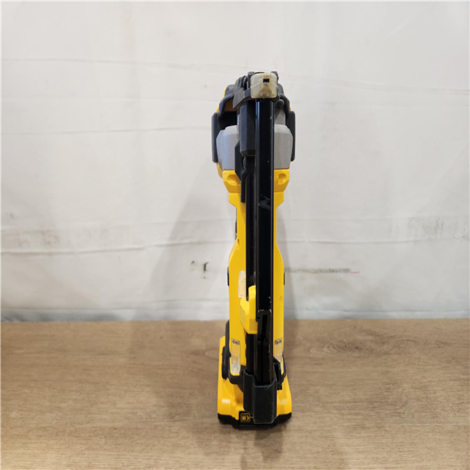 AS-IS- DEWALT ATOMIC 20V MAX Lithium Ion Cordless 23 Gauge Pin Nailer Kit