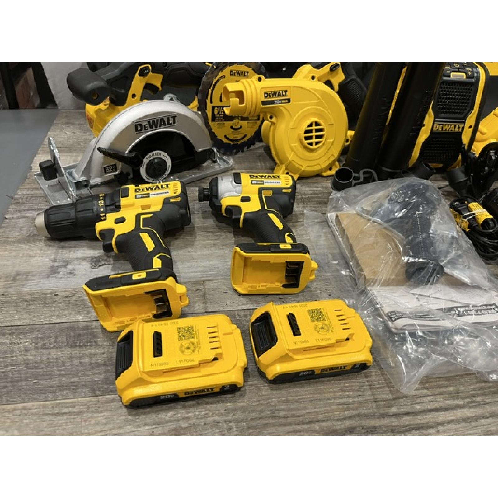 NEW - DEWALT 20-Volt Max Lithium-Ion (10-Tool) Cordless Combo Kit