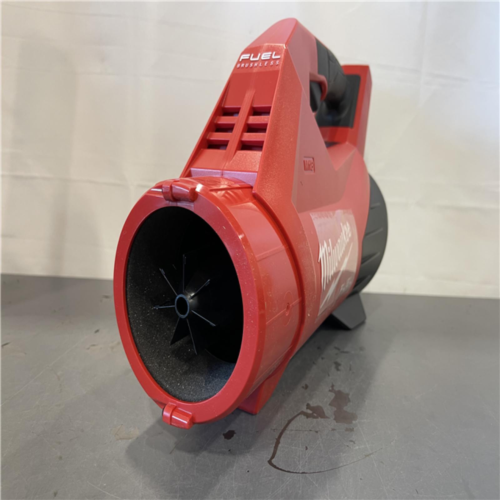 AS-IS - Milwaukee M18 FUEL 120 MPH 500 CFM 18V Brushless Cordless Battery Powered Leaf Blower Kit