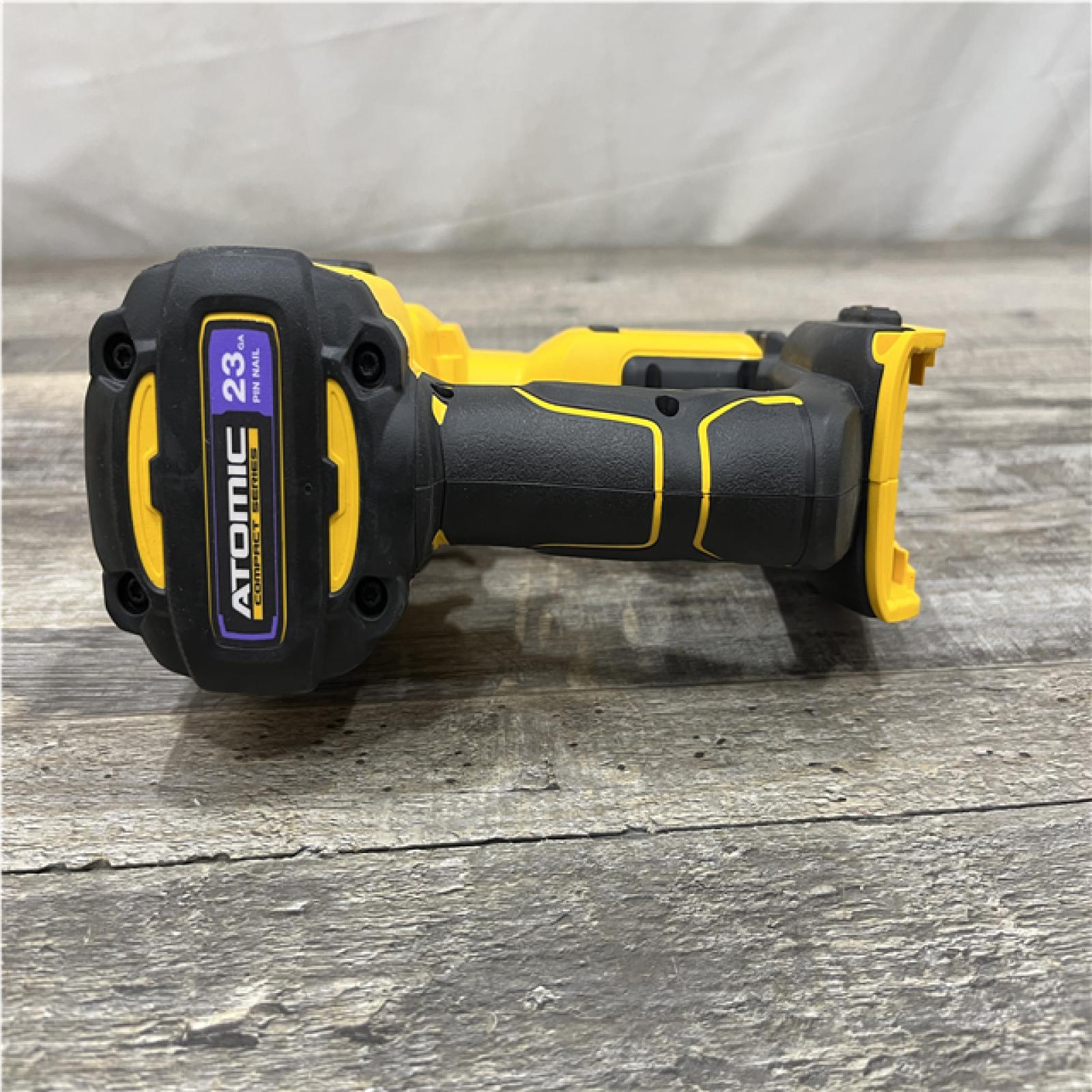 AS-IS DEWALT ATOMIC 20V MAX Lithium Ion Cordless 23 Gauge Pin Nailer Kit