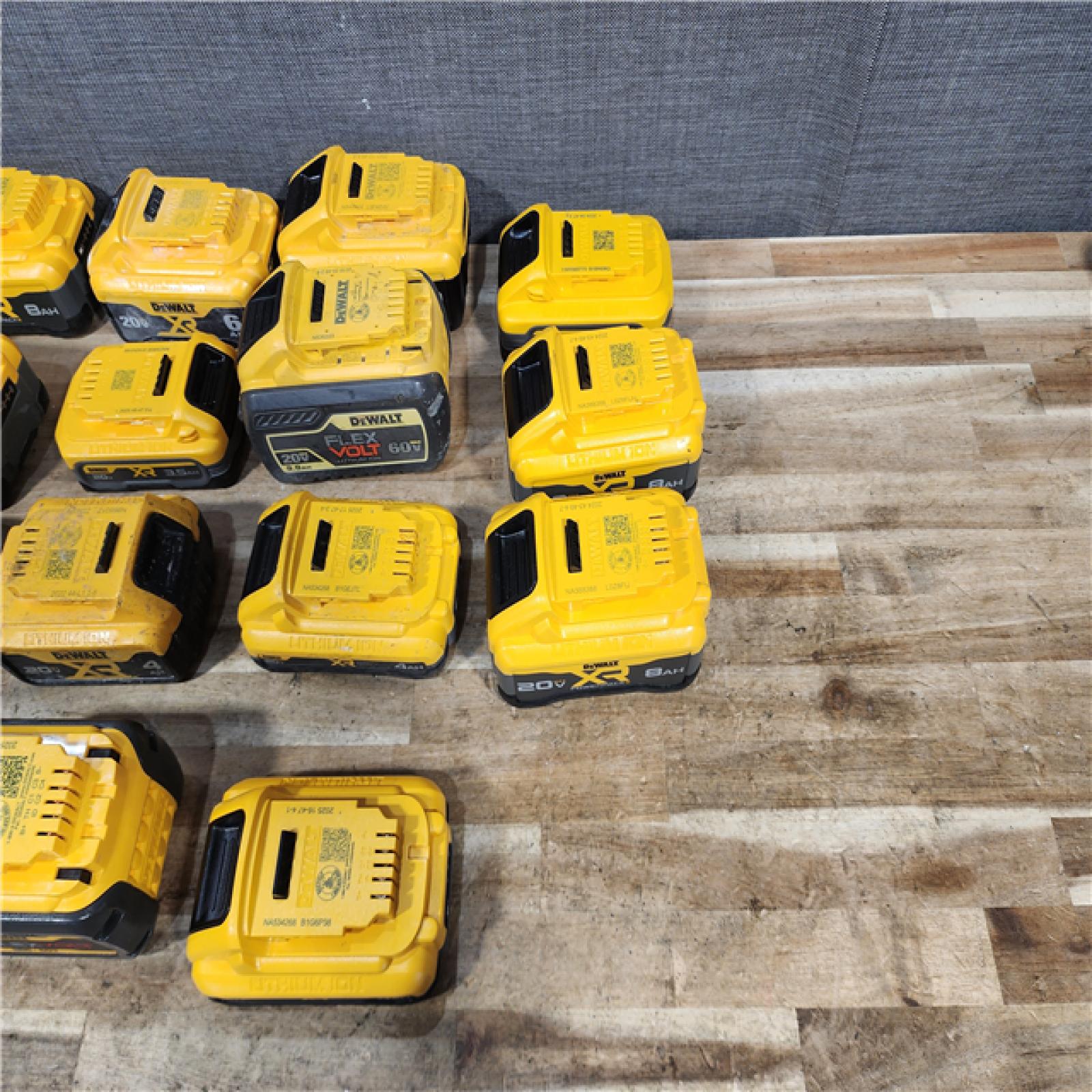 HOUSTON LOCATION - AS - IS DEWALT BATTERY PACK QTY - 15