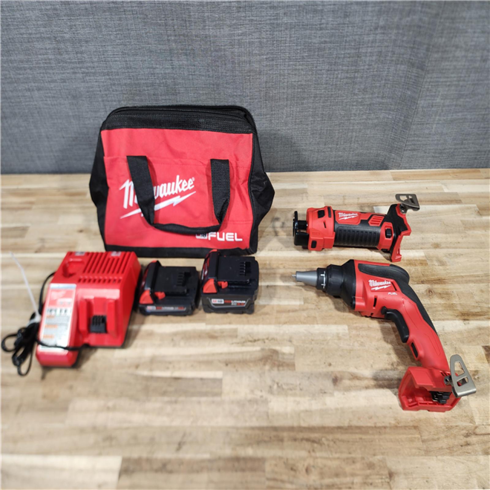 HOUSTON LOCATION - AS-IS Milwaukee 2 Tool Combo Kit W/ (2) Battery & Charger