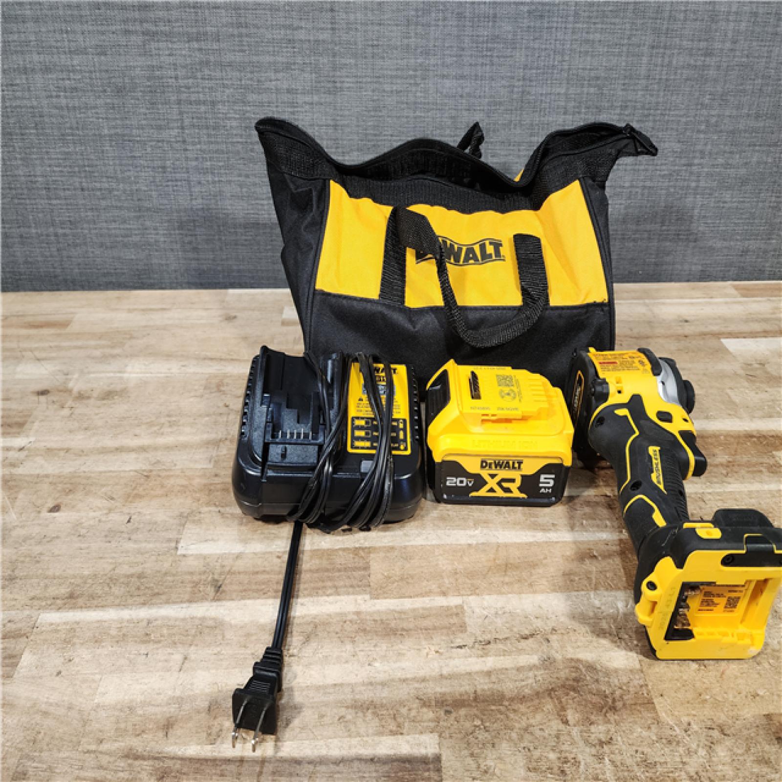 HOUSTON LOCATION - AS - IS DEWALT ATOMIC 20V MAX Lithium-Ion Cordless 1/4 in. Brushless Impact Driver Kit