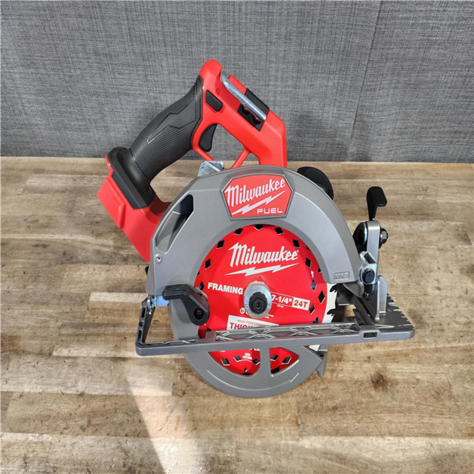 HOUSTON LOCATION - AS-IS Milwaukee M18 FUEL 7-1/4 Inch Circular Saw (Bare Tool)