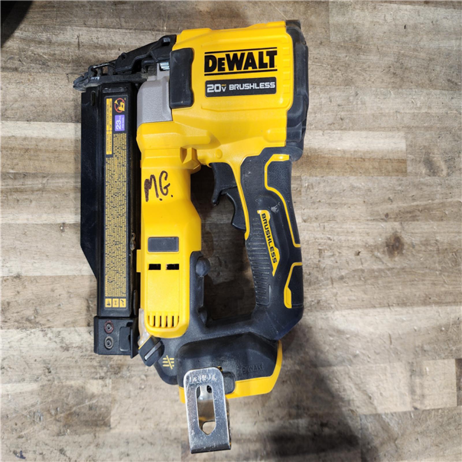 HOUSTON LOCATION - AS-IS DEWALT ATOMIC 20V MAX Lithium Ion Cordless 23 Gauge Pin Nailer Kit