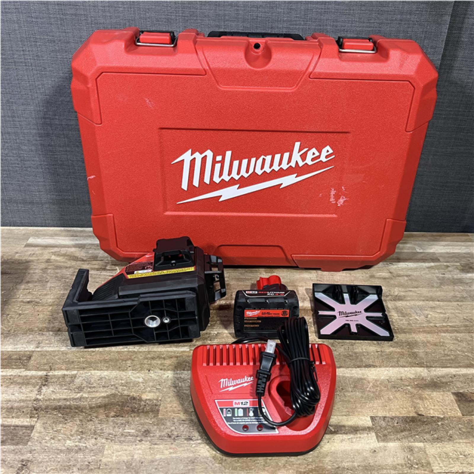 Houston Location AS-IS Milwaukee 12-Volt Lithium-Ion Cordless Green 250 ft. 3-Plane Laser Level Kit