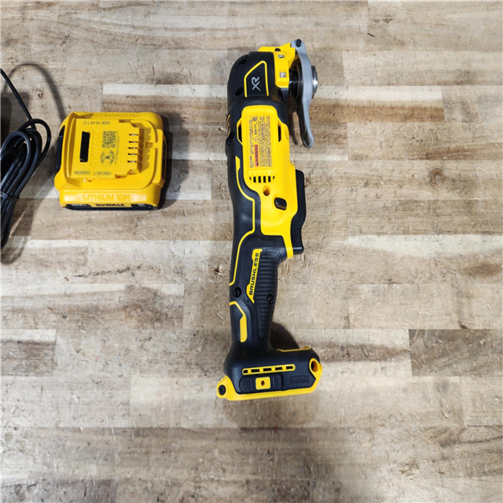 HOUSTON LOCATION - AS - IS DEWALT 20-Volt MAX Lithium-Ion Cordless Brushless Oscillating Multi-Tool Kit