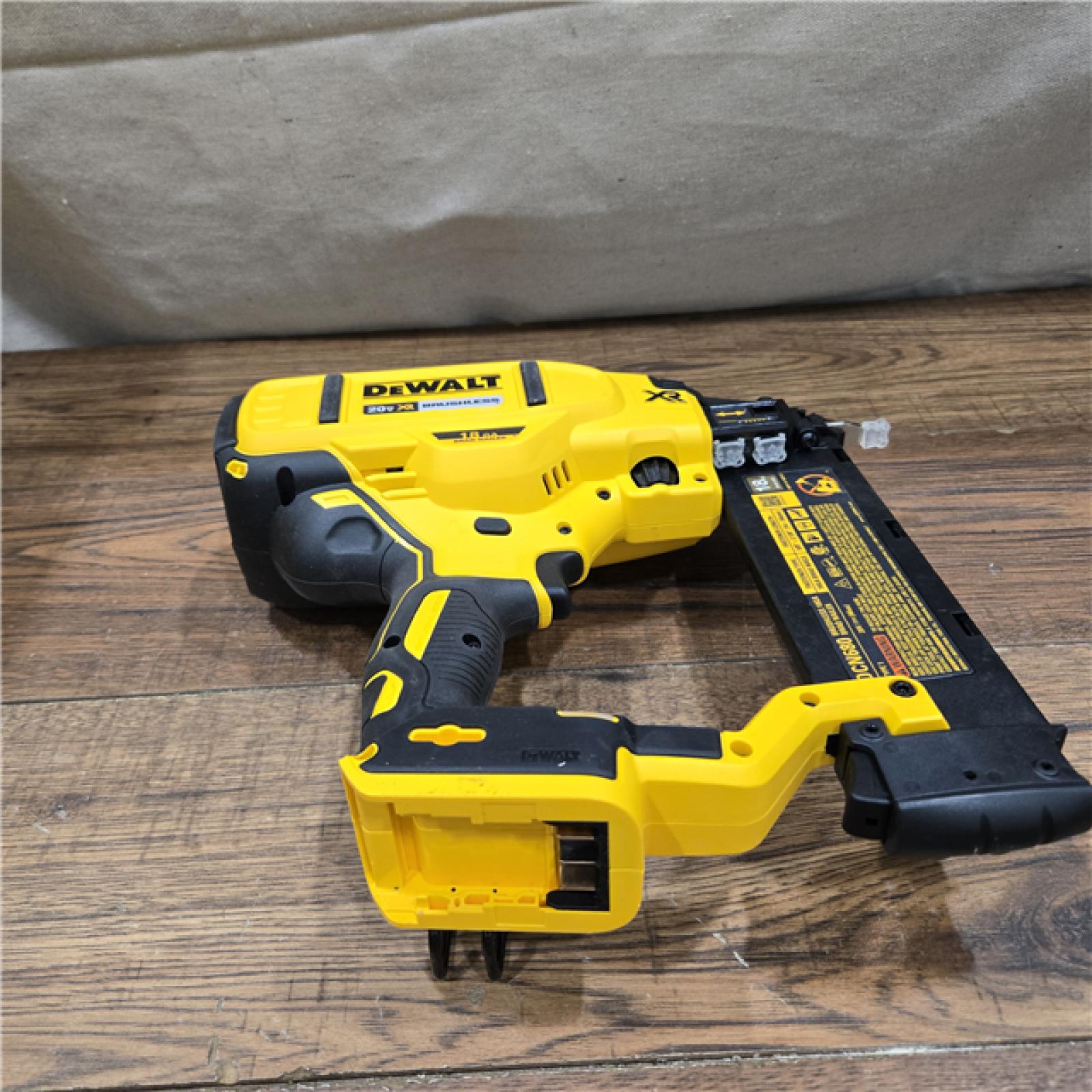 AS-IS DEWALT 20V MAX XR 18 Gauge Brad Nailer Kit