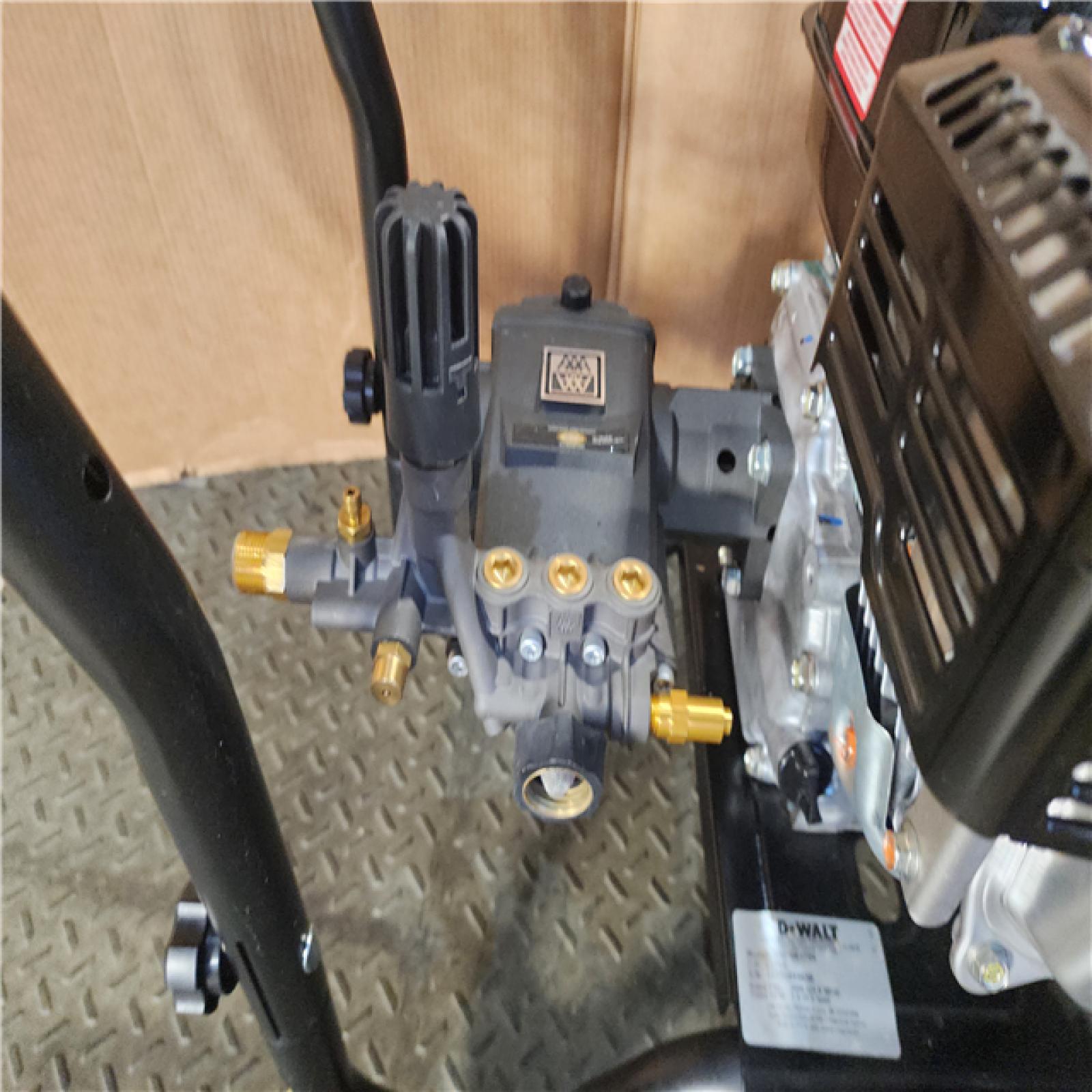 HOUSTON LOCATION - AS-IS DEWALT 3600 PSI 2.5 GPM Gas Cold Water Professional Pressure Washer with HONDA GX200 Engine
