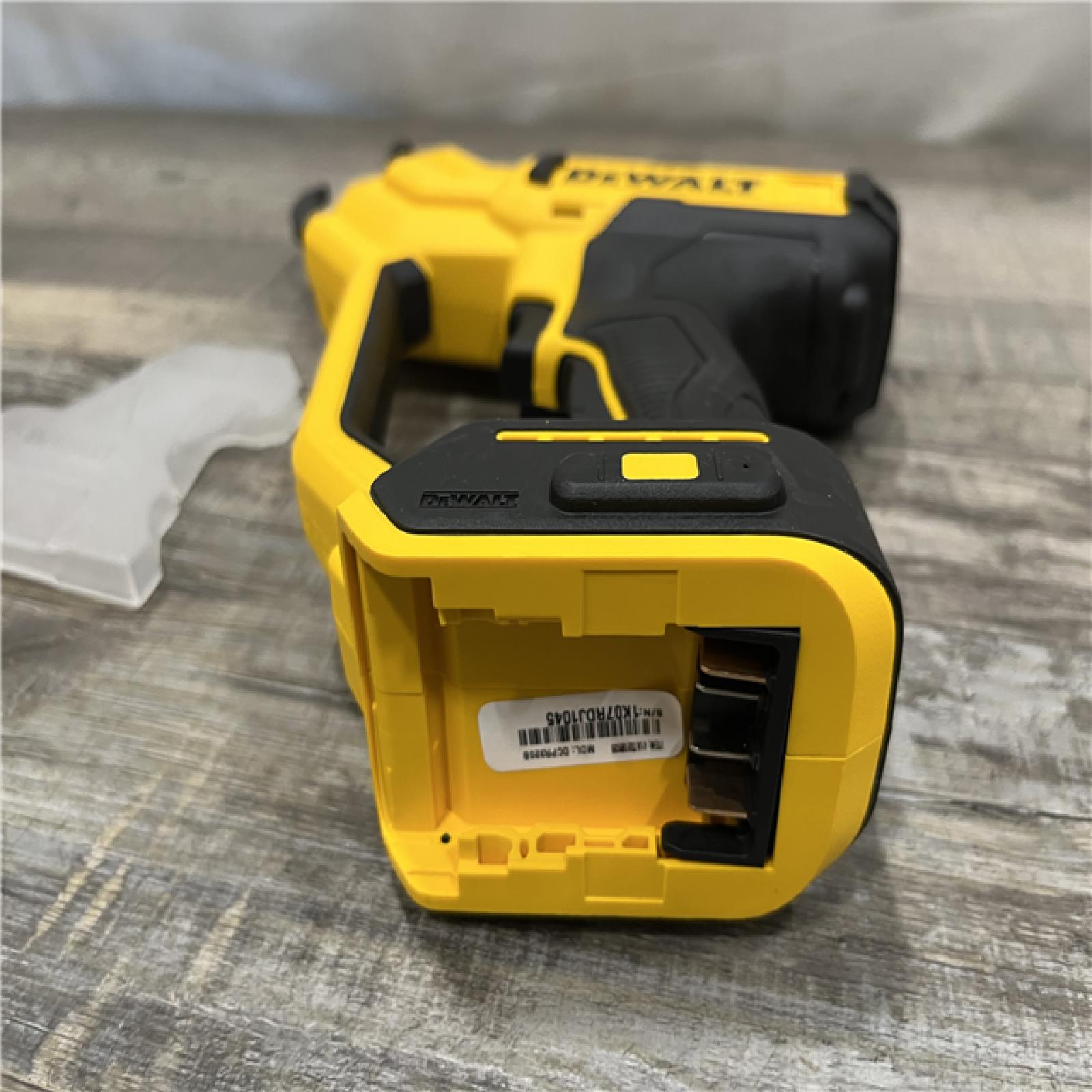 LIKE NEW - DEWALT 20-Volt MAX 1 -1/2 in. Capacity Cordless Battery Powered Pruner (Tool Only)