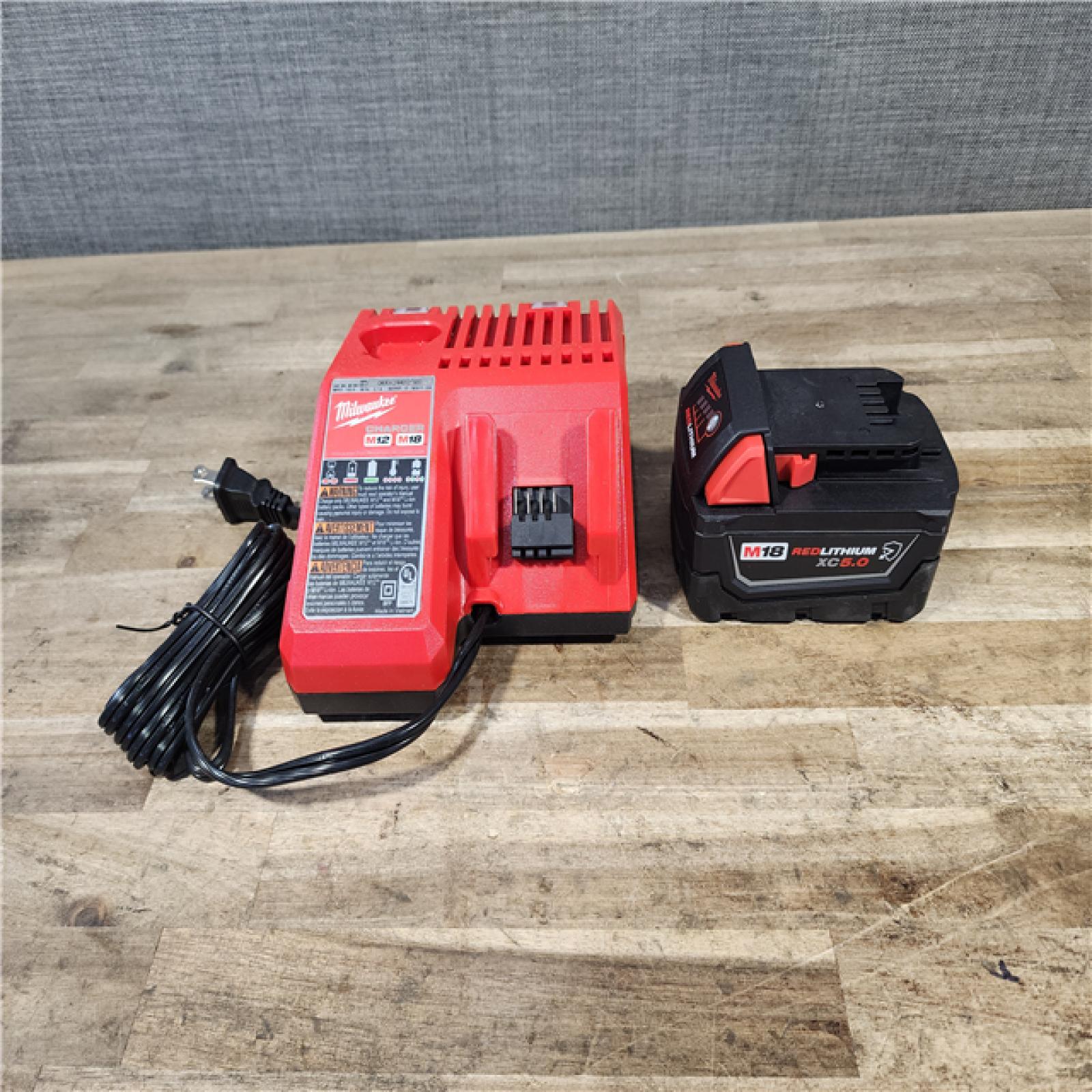 HOUSTON LOCATION - AS-IS Milwaukee M18 FUEL 1/2 in. Cordless Brushless Impact Wrench Kit (Battery & Charger)