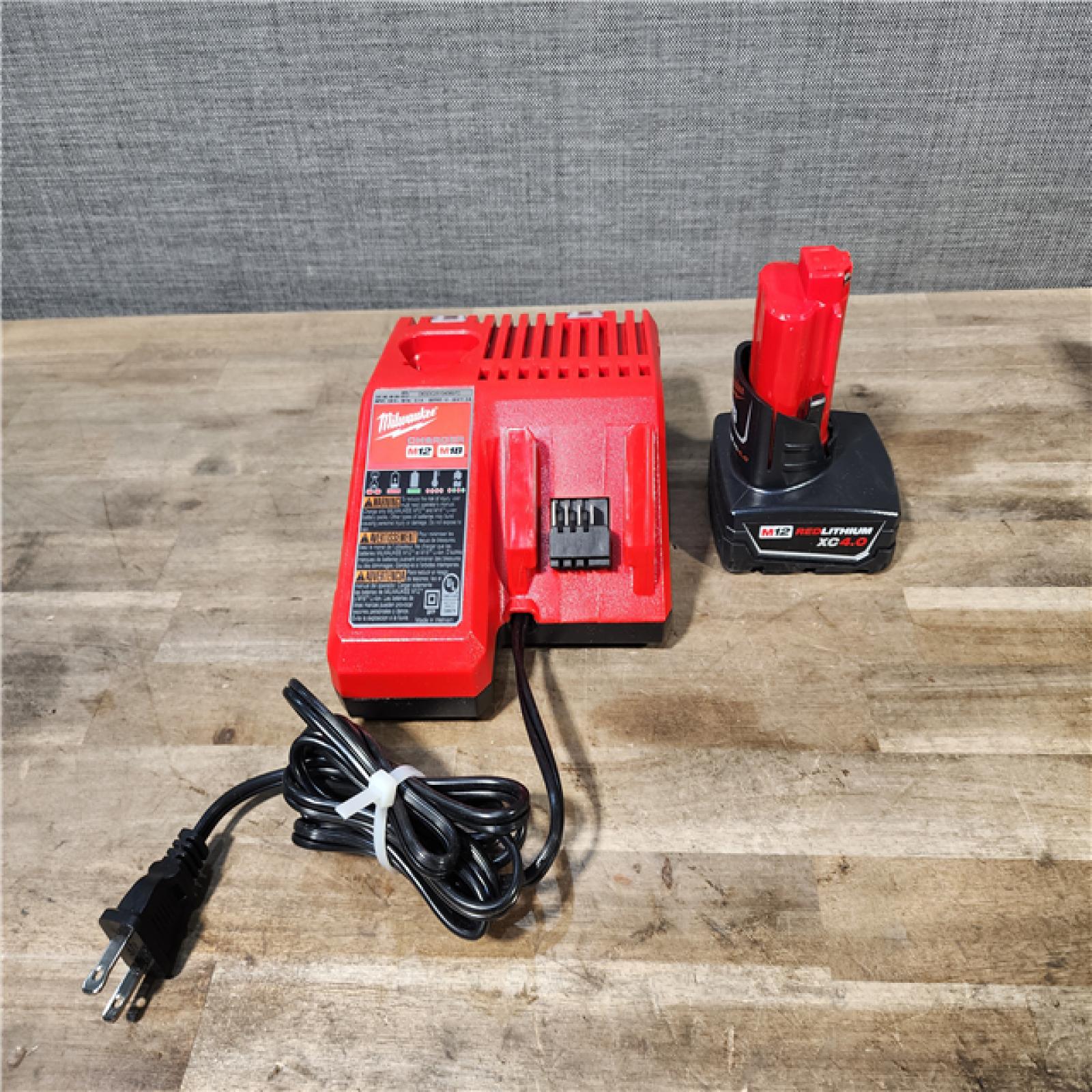 HOUSTON LOCATION - AS-IS Milwaukee-3632-21 M12 Green Beam Laser 360° 3-Plane Kit