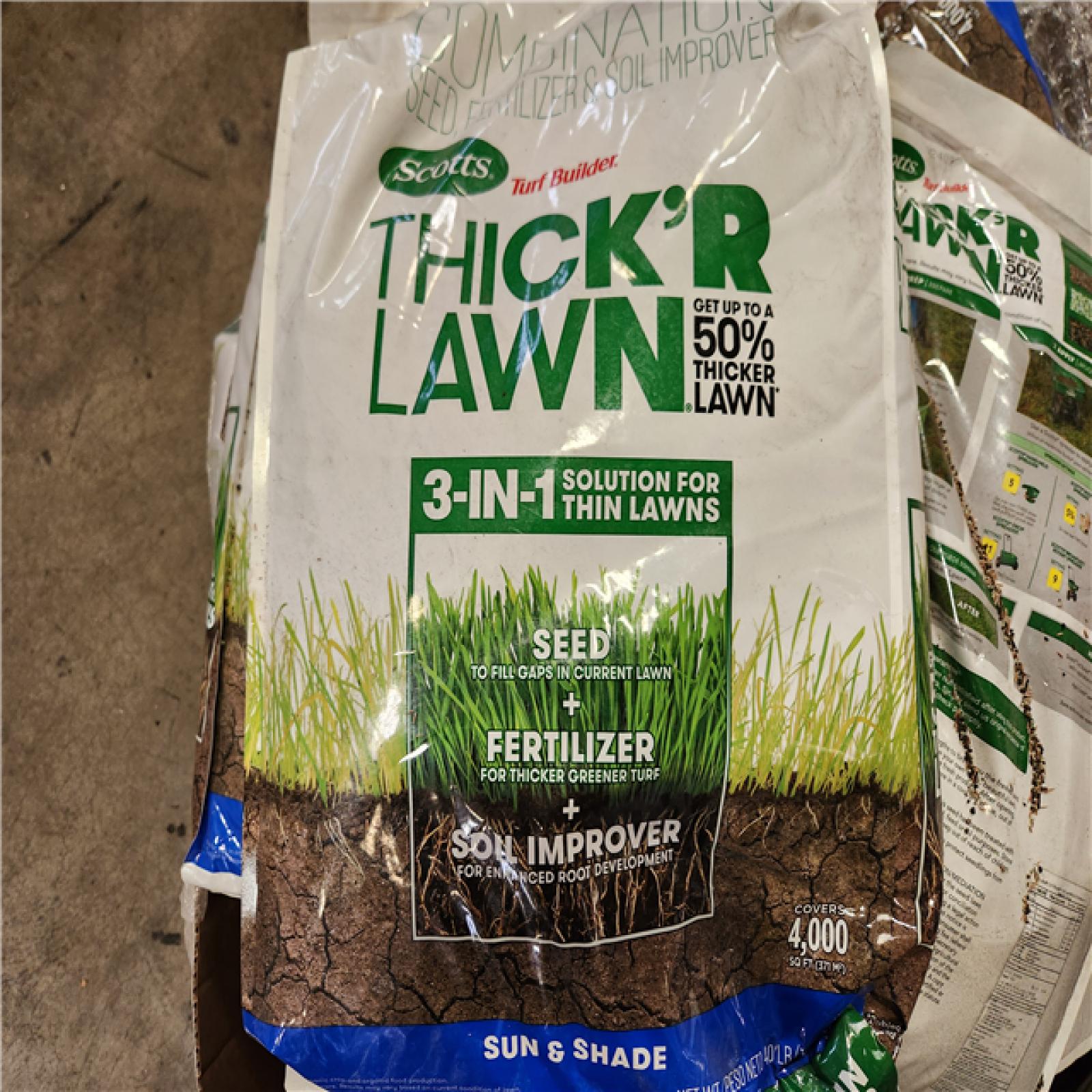 Phoenix Location Scotts Turf Builder 40 lbs. 4,000 sq. ft. THICK'R LAWN Grass Seed, Fertilizer, and Soil Improver for Sun & Shade Pallet