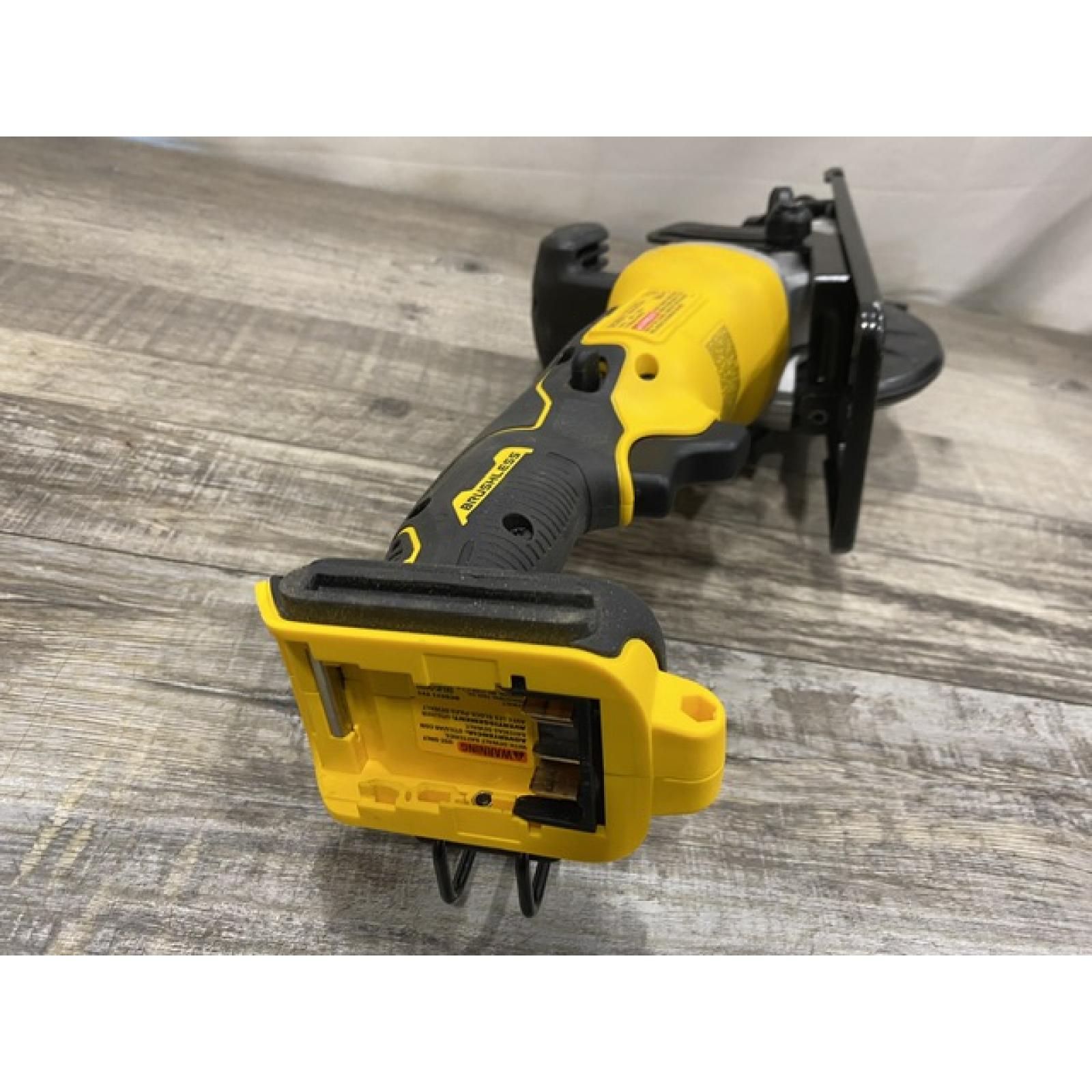 AS-IS DEWALT ATOMIC 20V MAX Cordless Brushless 4-1/2 in. Circular Saw (Tool Only)