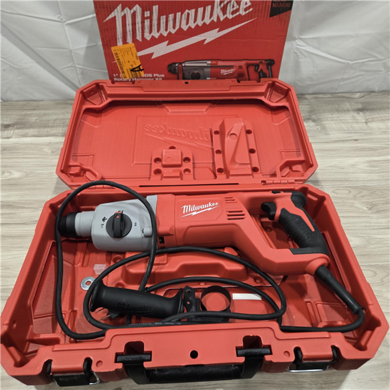 AS-IS Milwaukee 1 in. SDS Plus D-Handle Rotary Handle w/ Case