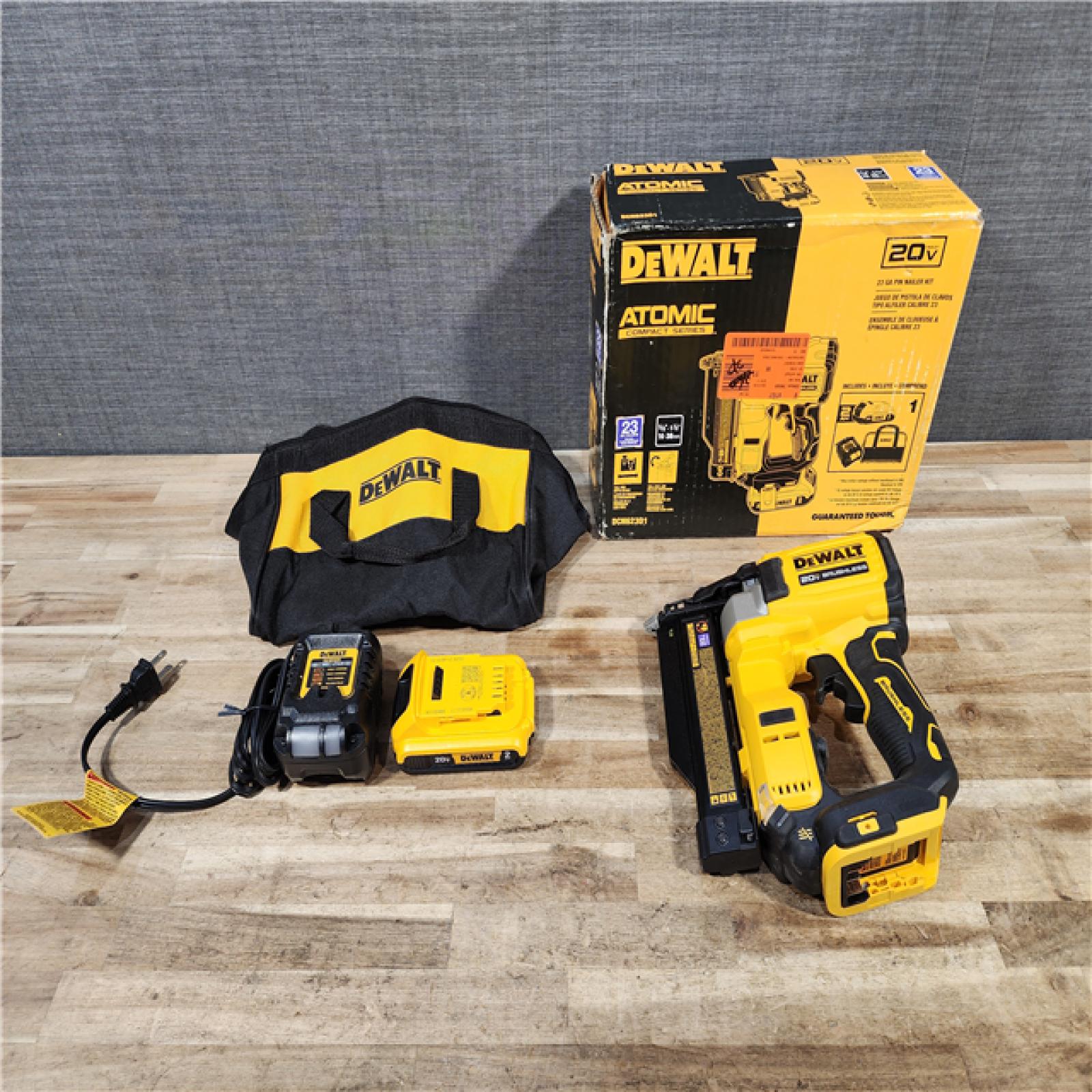 HOUSTON LOCATION - AS-IS DEWALT ATOMIC 20V MAX Lithium Ion Cordless 23 Gauge Pin Nailer Kit