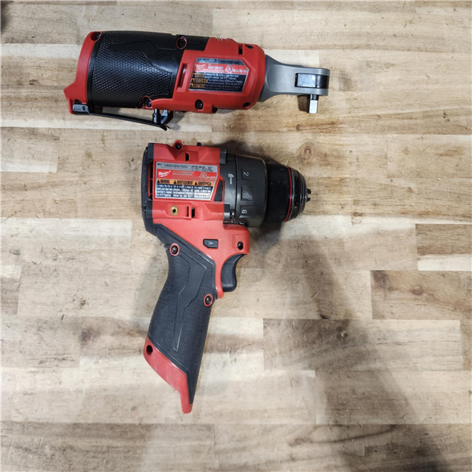 HOUSTON LOCATION - AS-IS MILWAUKEE 2 TOOL COMBO KIT W/ (2) BATTERY & CHARGER