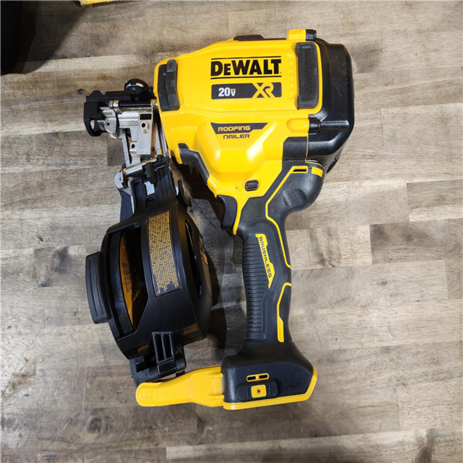 HOUSTON LOCATION - AS-IS DEWALT 2007898 Roofing Nailer Cordless Kit