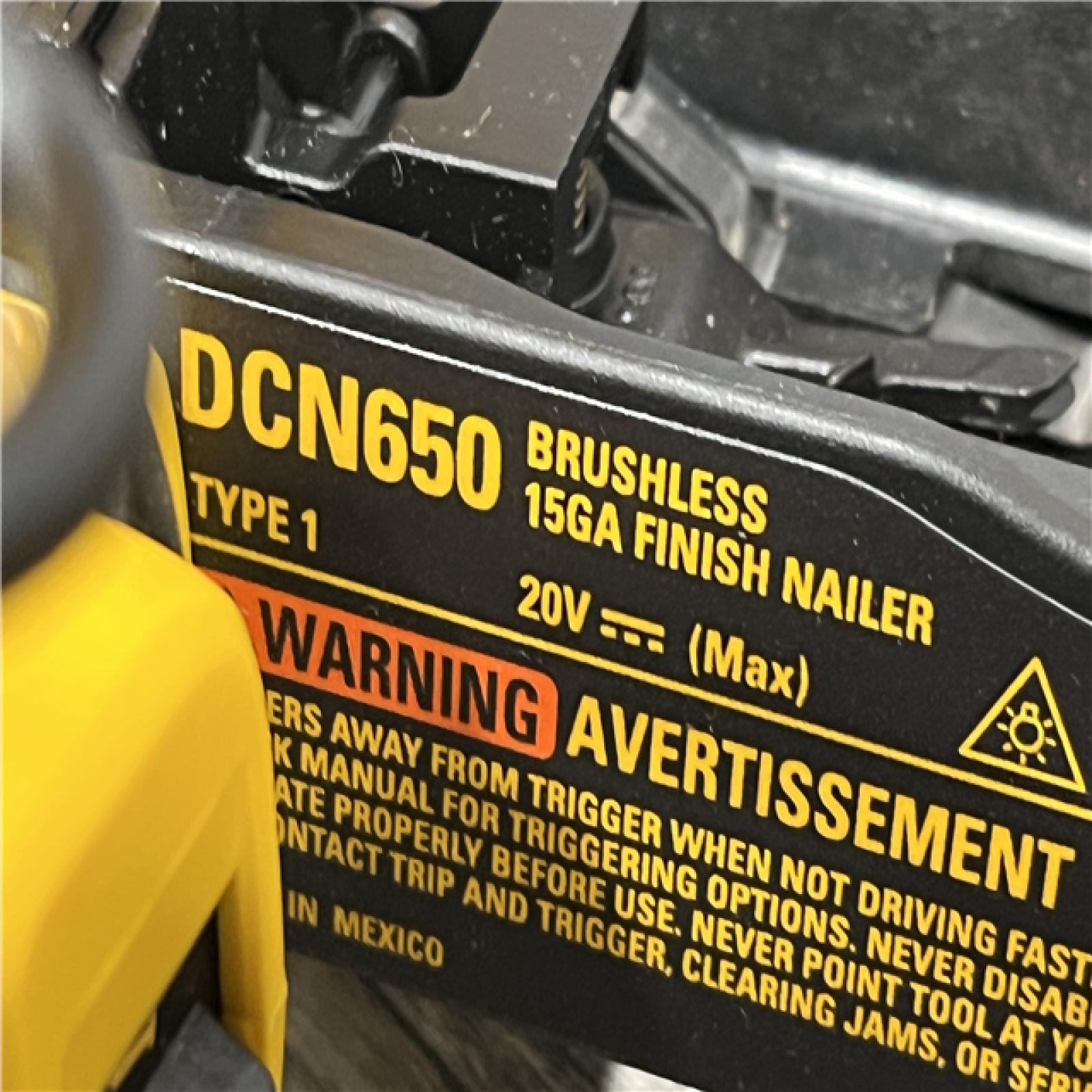 AS-IS DEWALT 20V MAX XR Lithium-Ion Cordless 2-1/2 in. 15-Gauge Finish Nailer Kit
