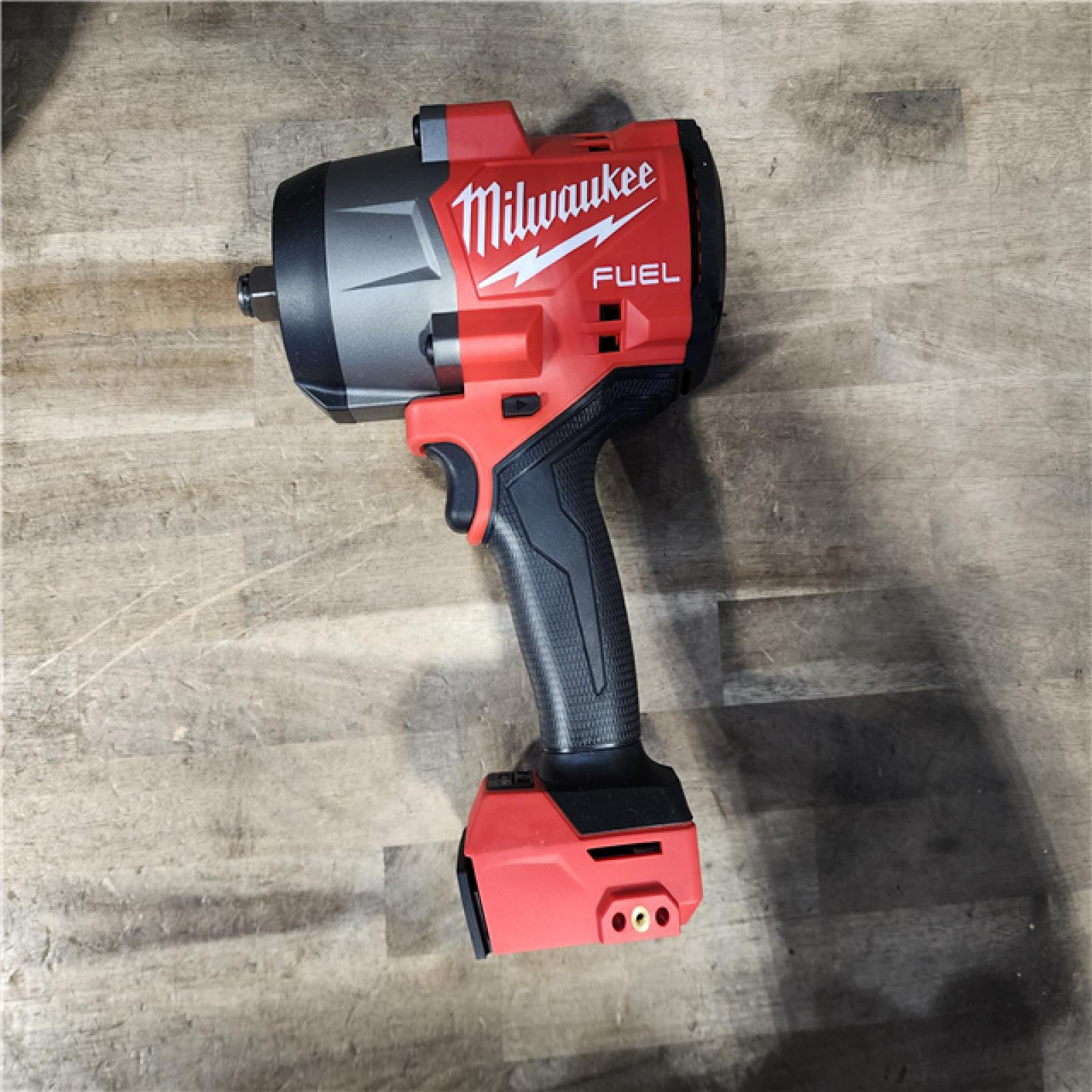 HOUSTON LOCATION - AS-IS (APPEARS LIKE NEW) Milwaukee M18 1/2 in. Cordless Brushless High Torque Impact Wrench Kit (Battery & Charger)