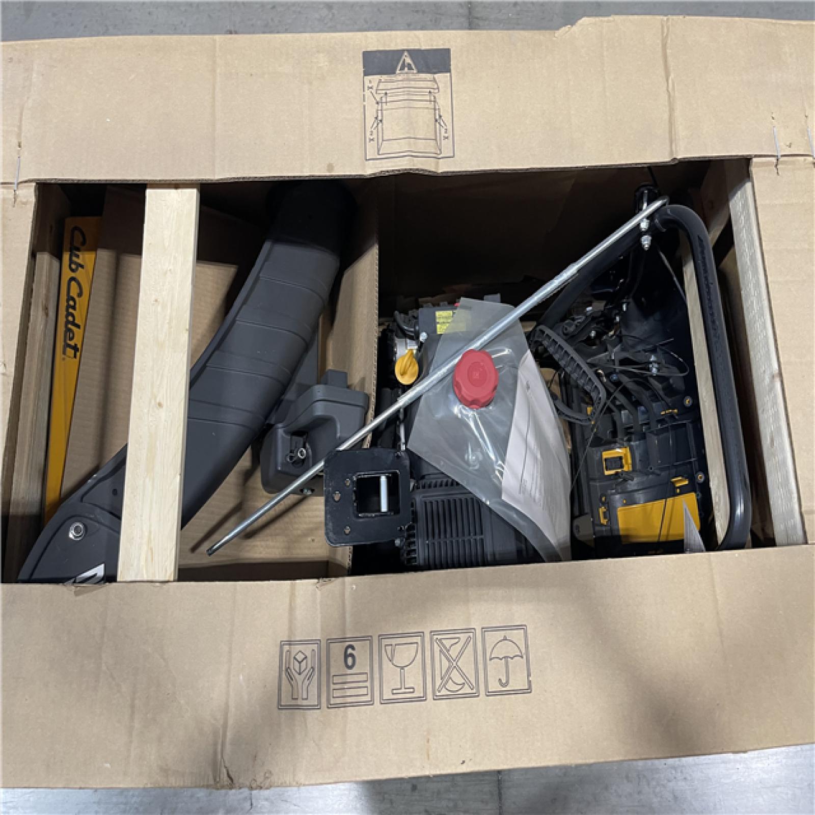 DALLAS LOCATION- LIKE NEW!- Cub Cadet 2 in. x 24 in. 208 cc Electric Start Gas 2-Stage Snow Blower