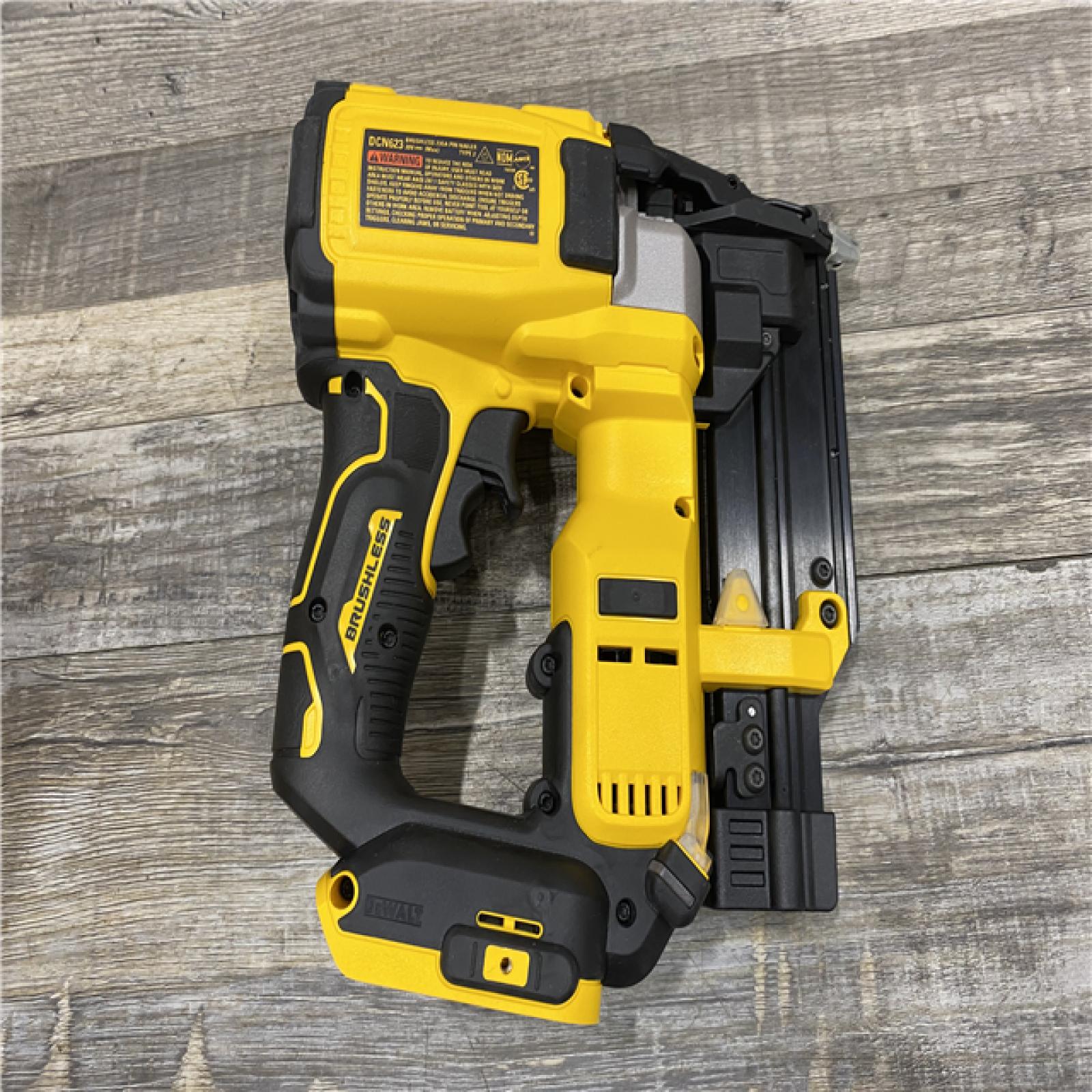 AS-IS DEWALT ATOMIC 20V MAX Lithium Ion Cordless 23 Gauge Pin Nailer Kit