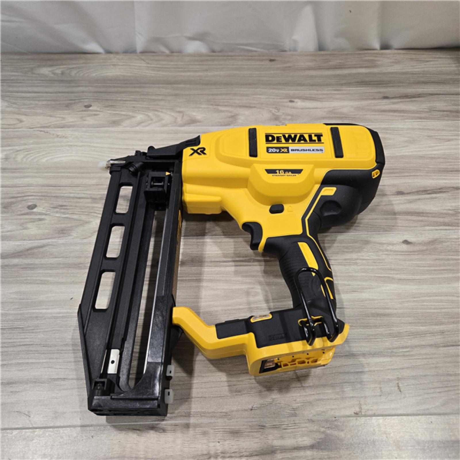 LIKE NEW! - DEWALT 20V MAX XR 16-Gauge Cordless Finish Nailer (Tool Only)
