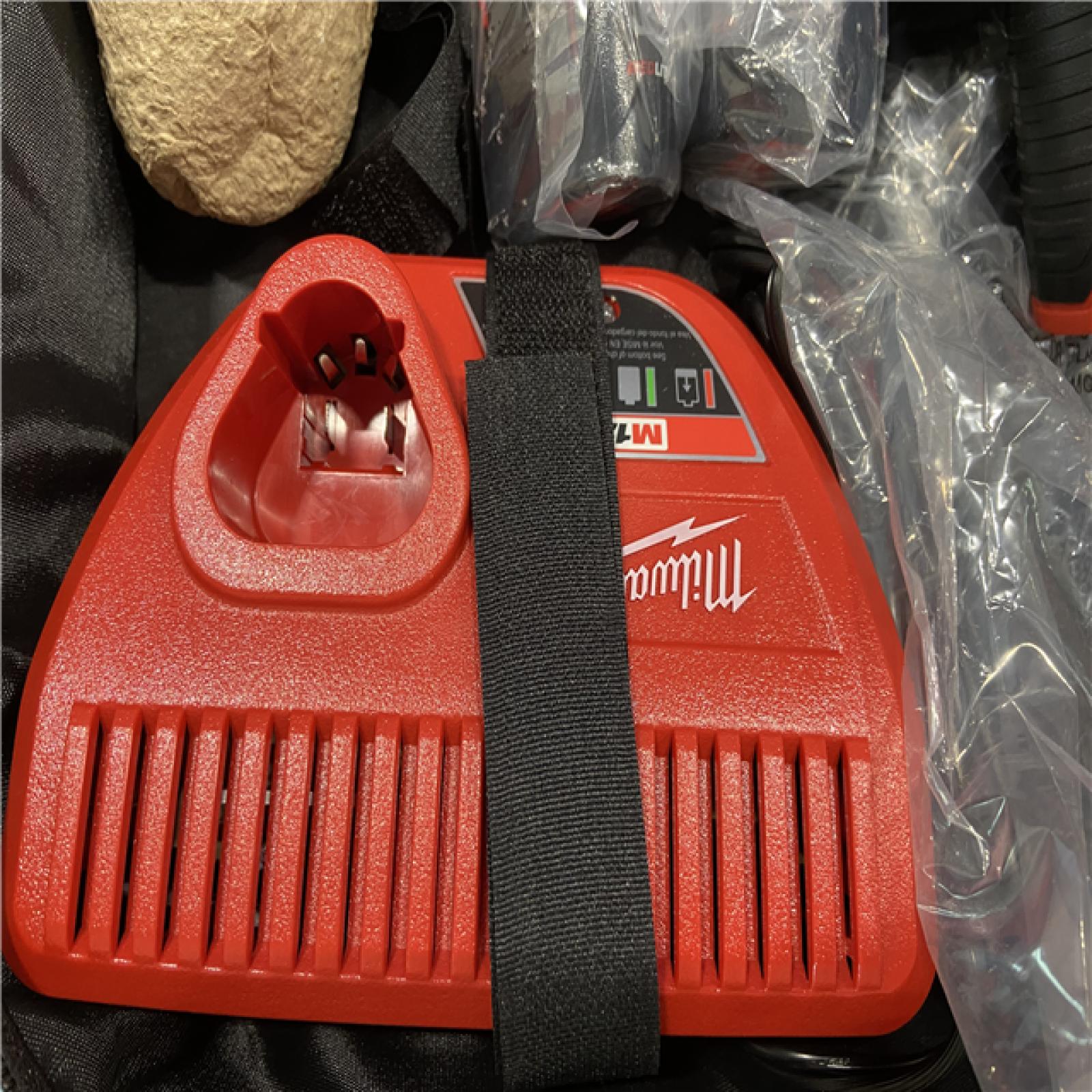 LIKE NEW - Milwaukee M12 12V Lithium-Ion Cordless 3/8 in Drill/Driver Kit