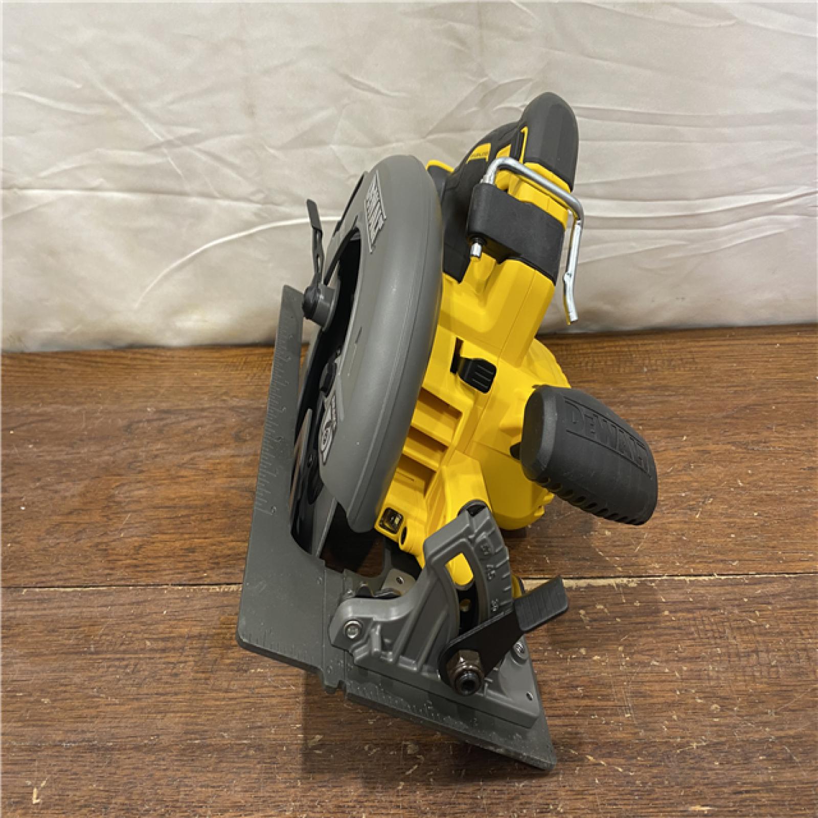 AS-IS DeWALT Flexvolt Max 7-1/4  60V Brushless Circular Saw DCS578B