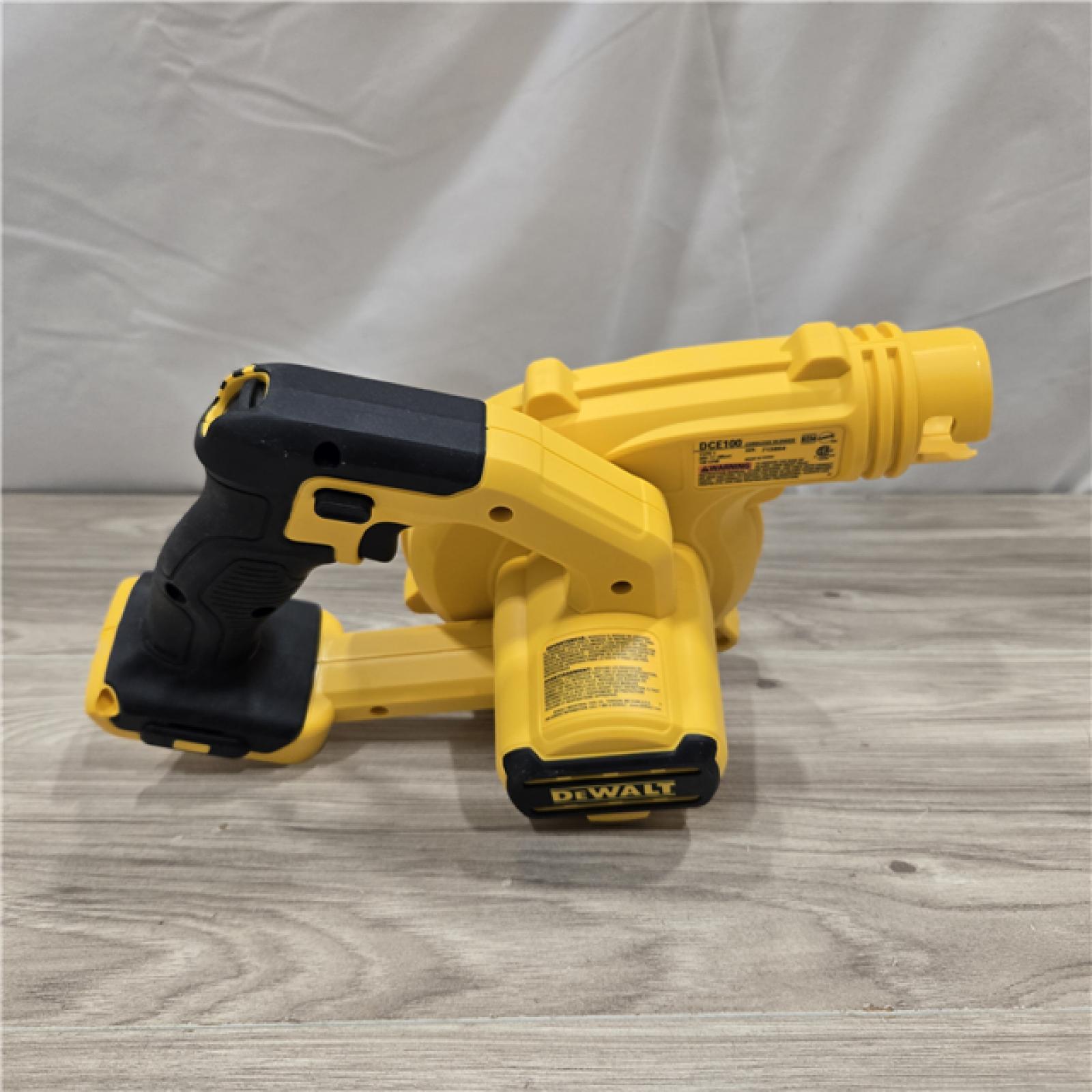 AS-IS DEWALT 135 MPH 100 CFM 20-Volt MAX Cordless Blower Kit